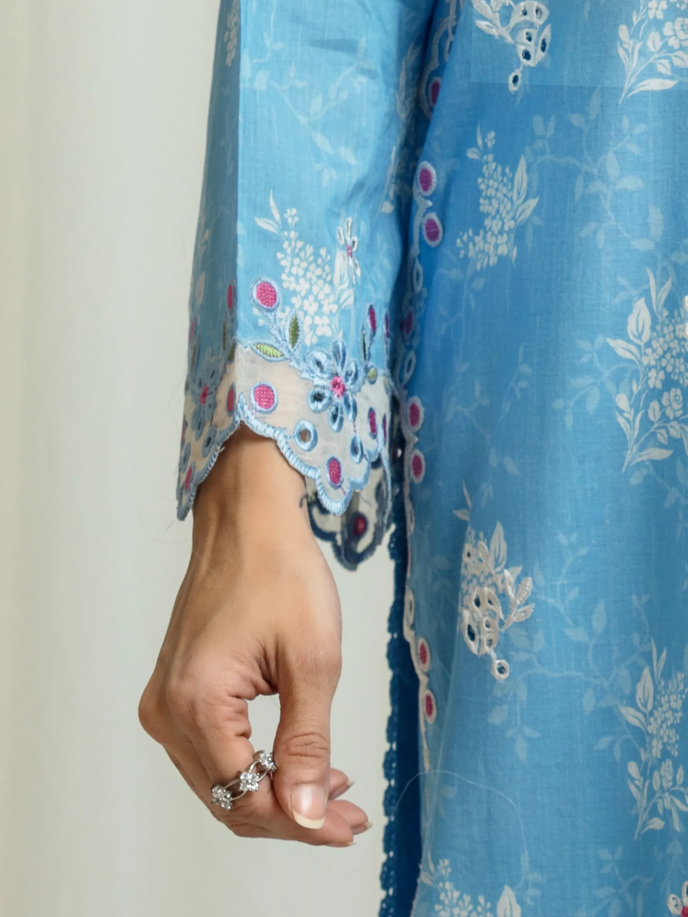 Unstitched Embroidered Lawn Suit - EWU6V1-33016-3P - Image 4