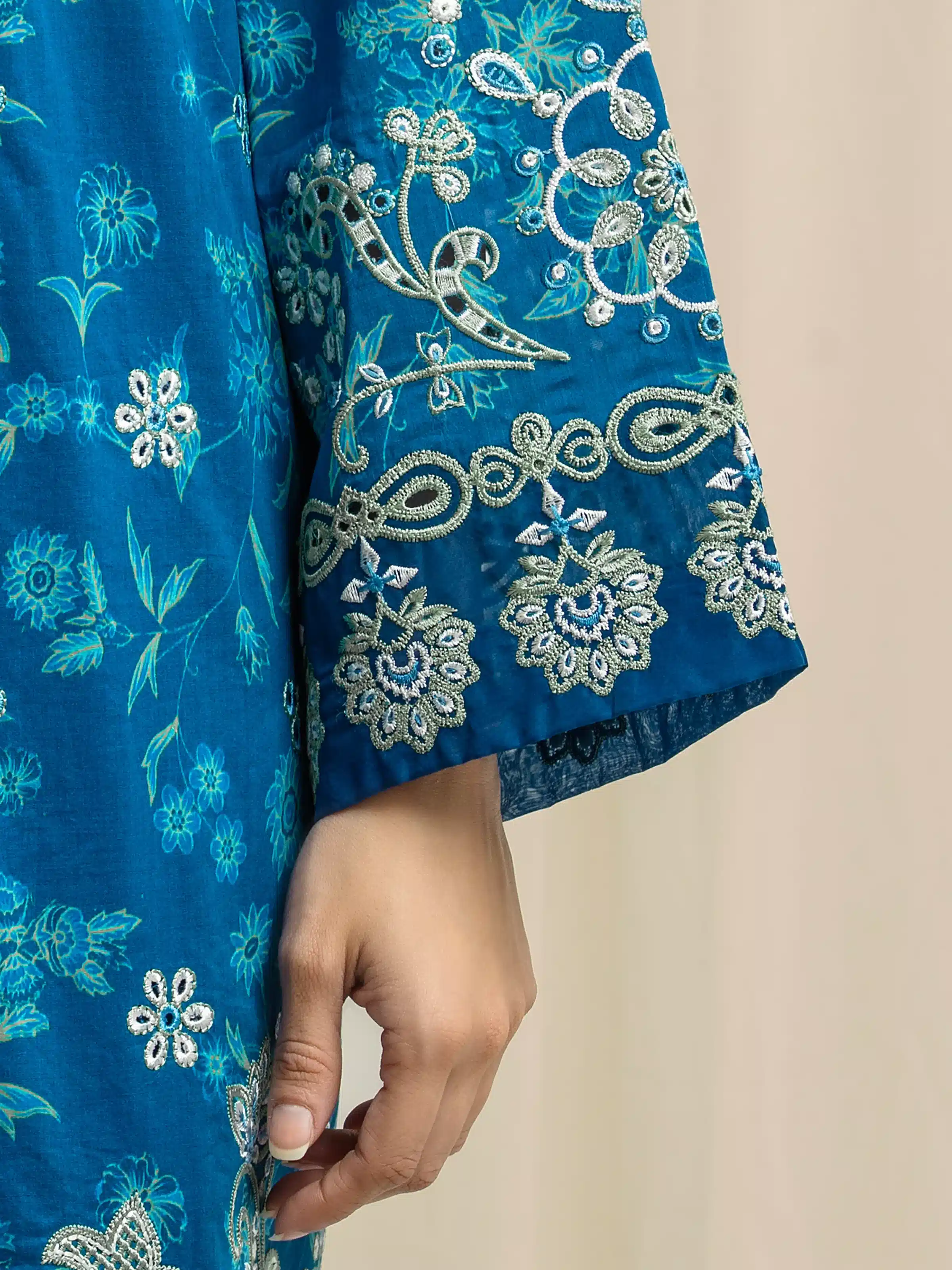 Unstitched Embroidered Lawn Suit - EWU6V1-33020-3P - Image 4