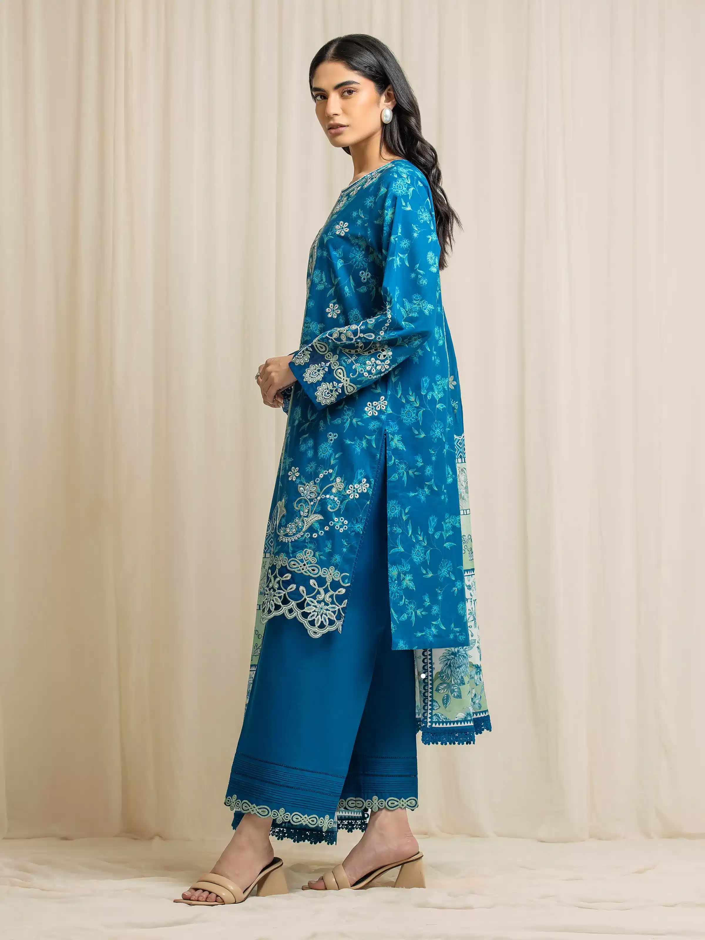 Unstitched Embroidered Lawn Suit - EWU6V1-33020-3P - Image 5