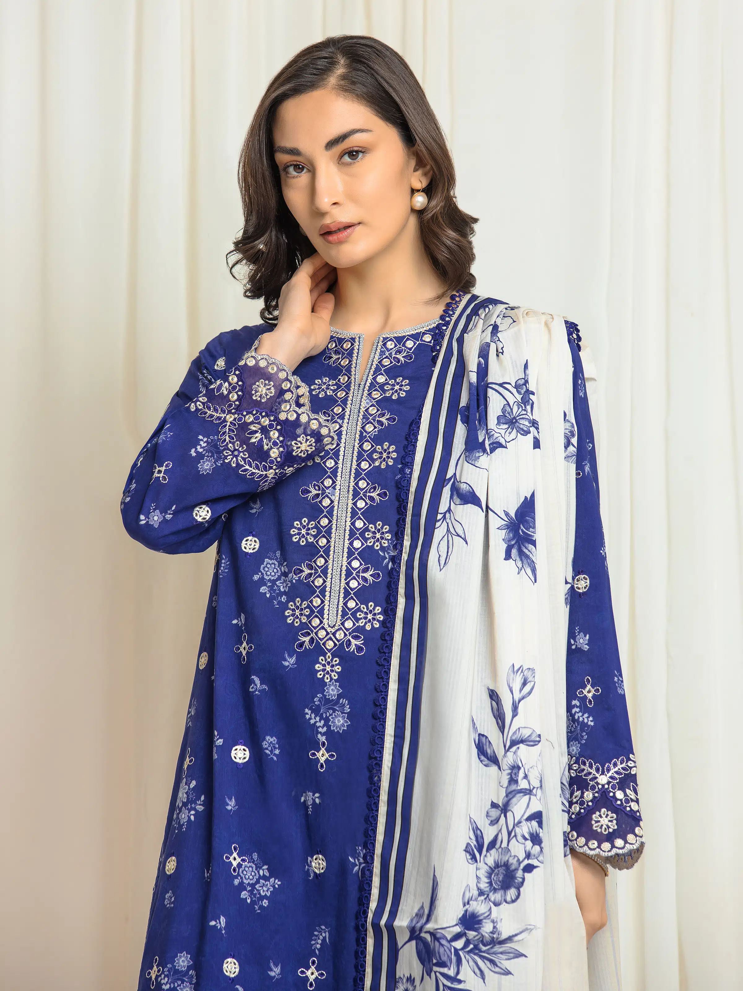 Unstitched Embroidered Lawn Suit - EWU6V1-33024-3P - Image 2