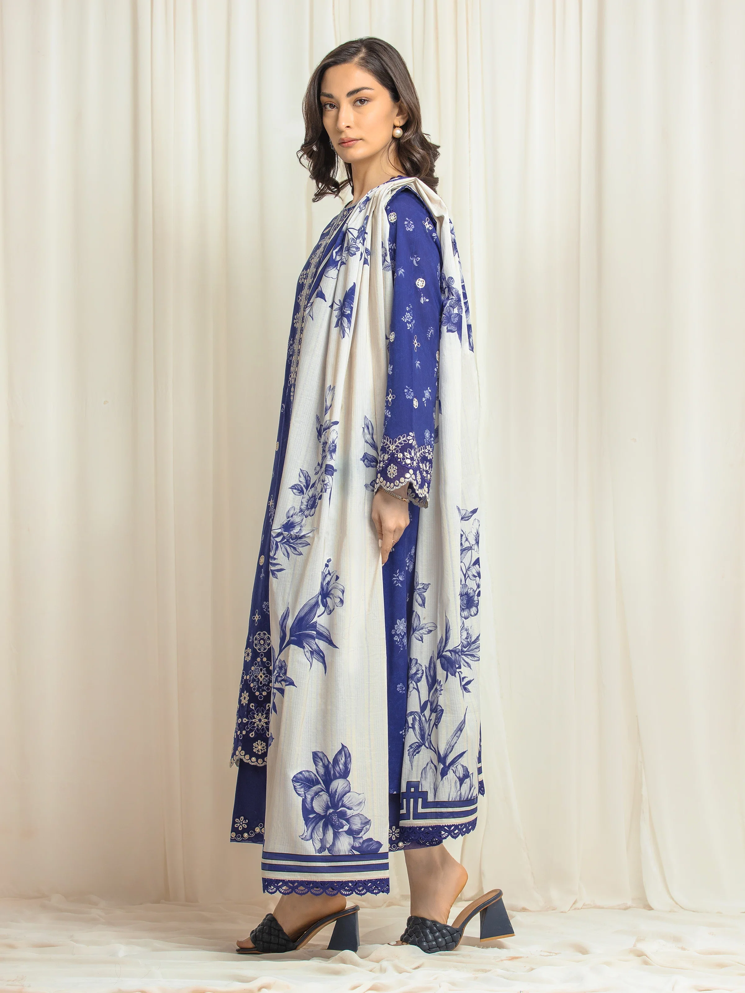 Unstitched Embroidered Lawn Suit - EWU6V1-33024-3P - Image 5