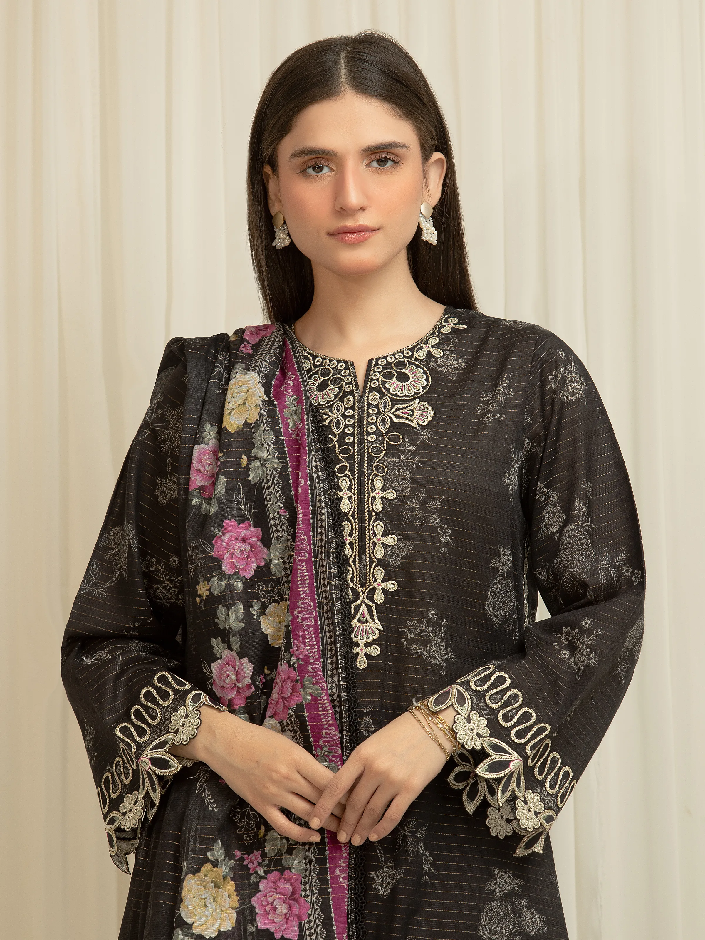 Unstitched Embroidered Lawn Suit - EWU6V23-33401-3P - Image 2