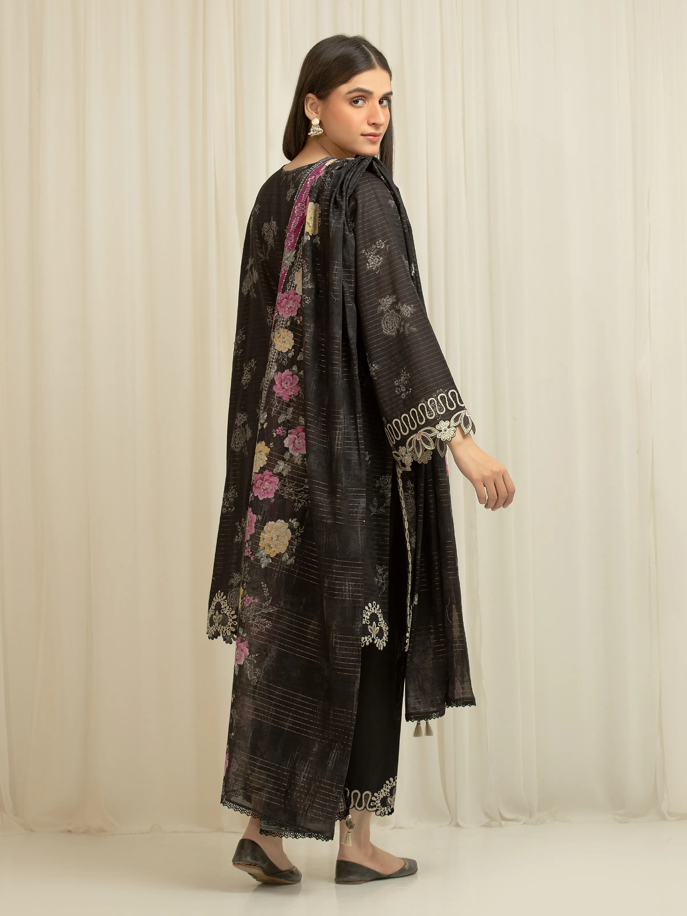 Unstitched Embroidered Lawn Suit - EWU6V23-33401-3P - Image 6