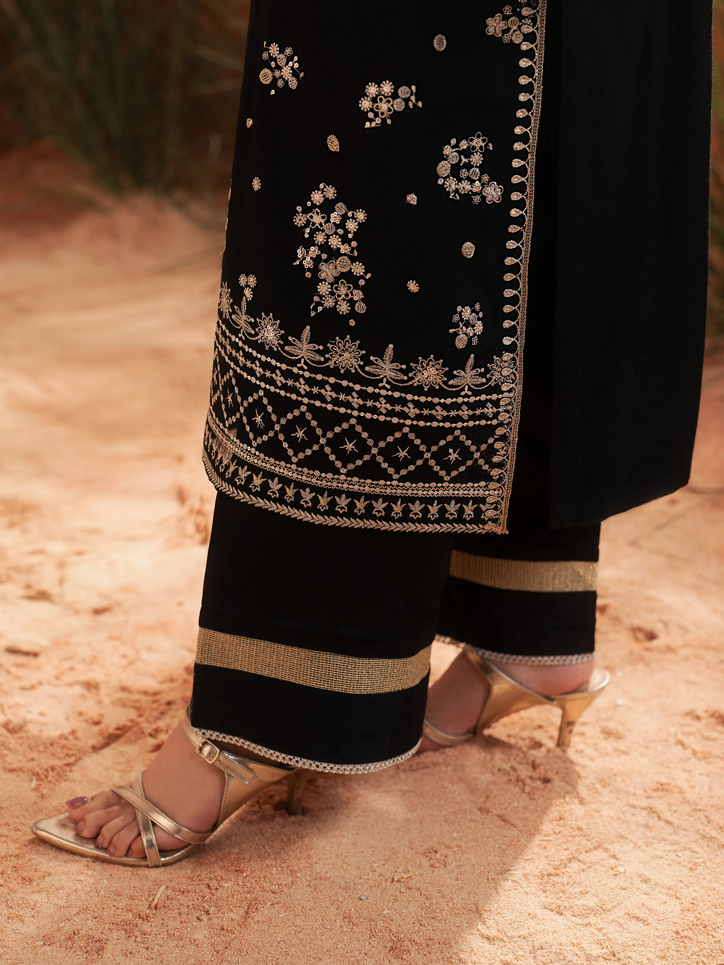 Unstitched Embroidered Silk Suit - EWU6V16-32099-3P - Image 4