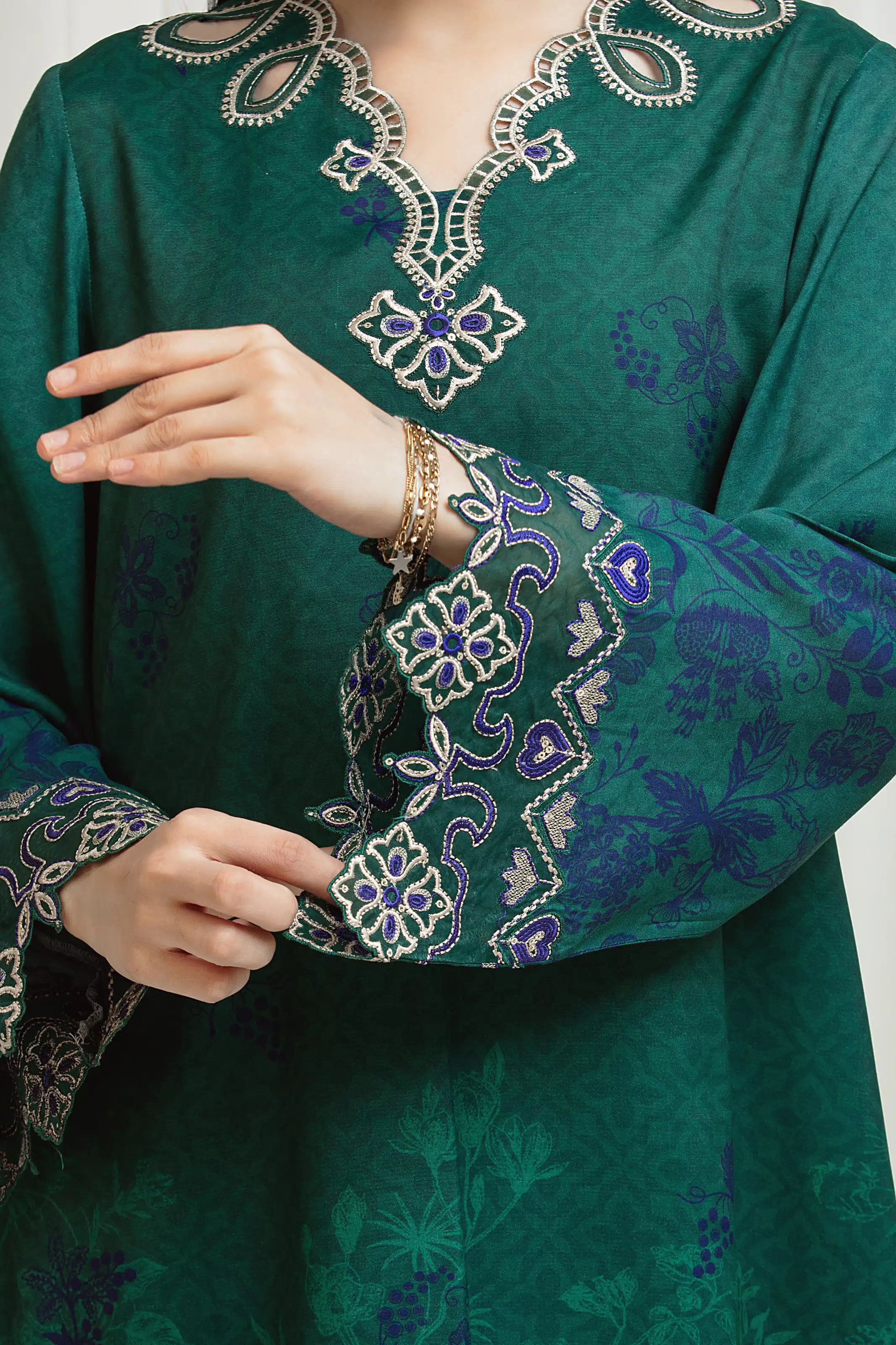 Unstitched Embroidered Raw Silk Suit - EWU6V16-33531-3P - Image 4