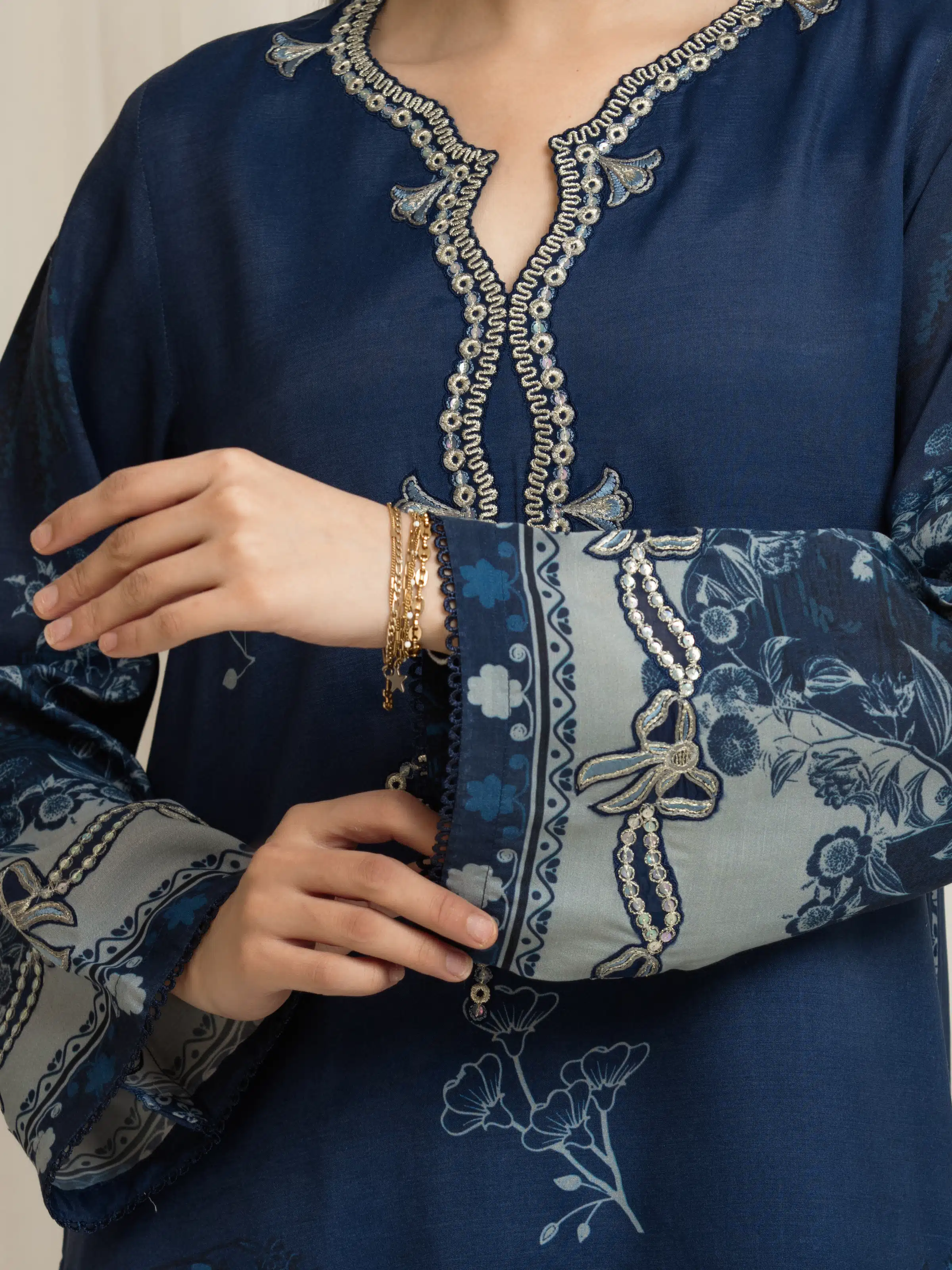 Unstitched Embroidered Raw Silk Suit - EWU6V16-33532-3P - Image 4