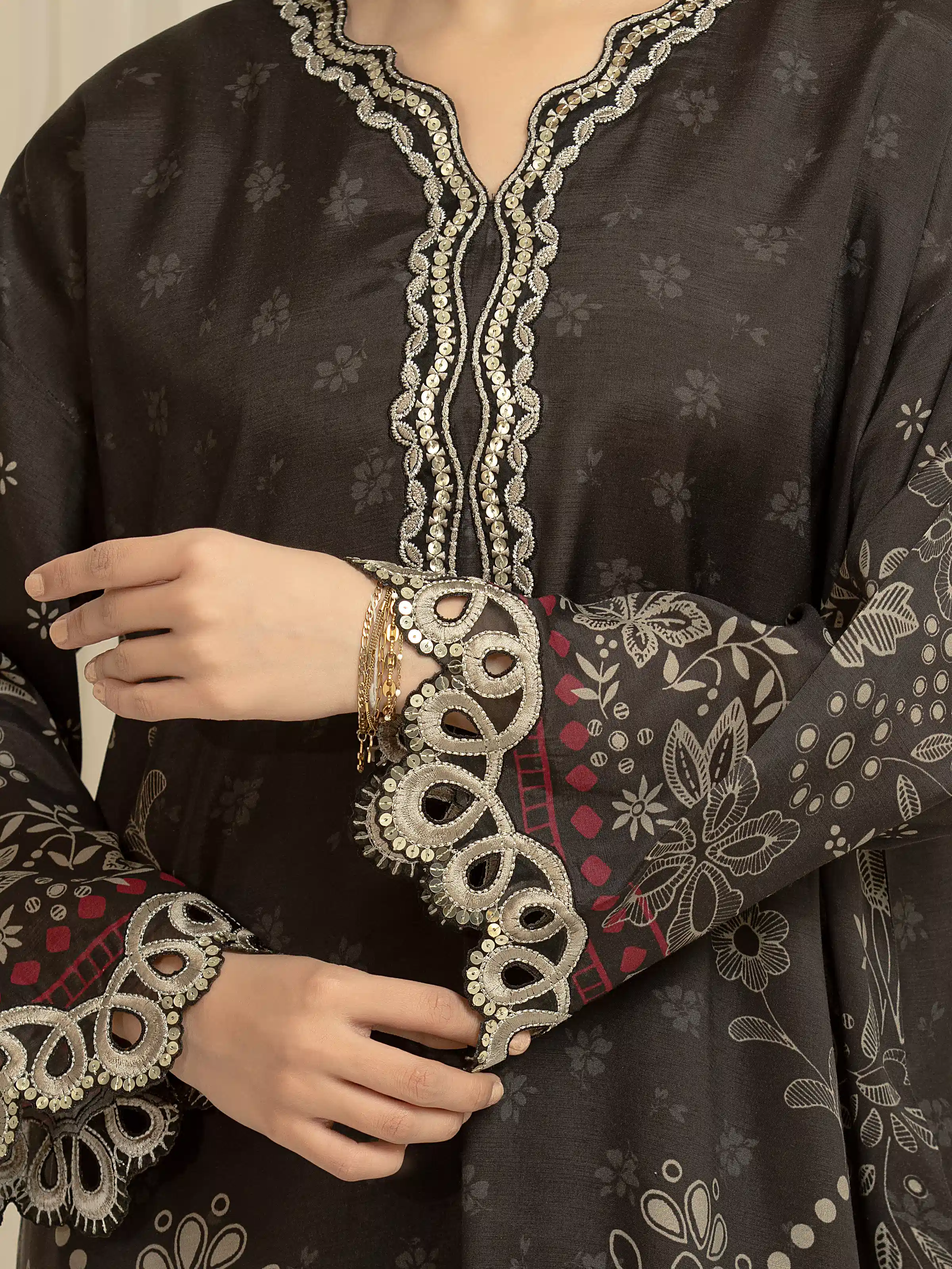 Unstitched Embroidered Silk Suit - EWU6V16-33535-3P - Image 4