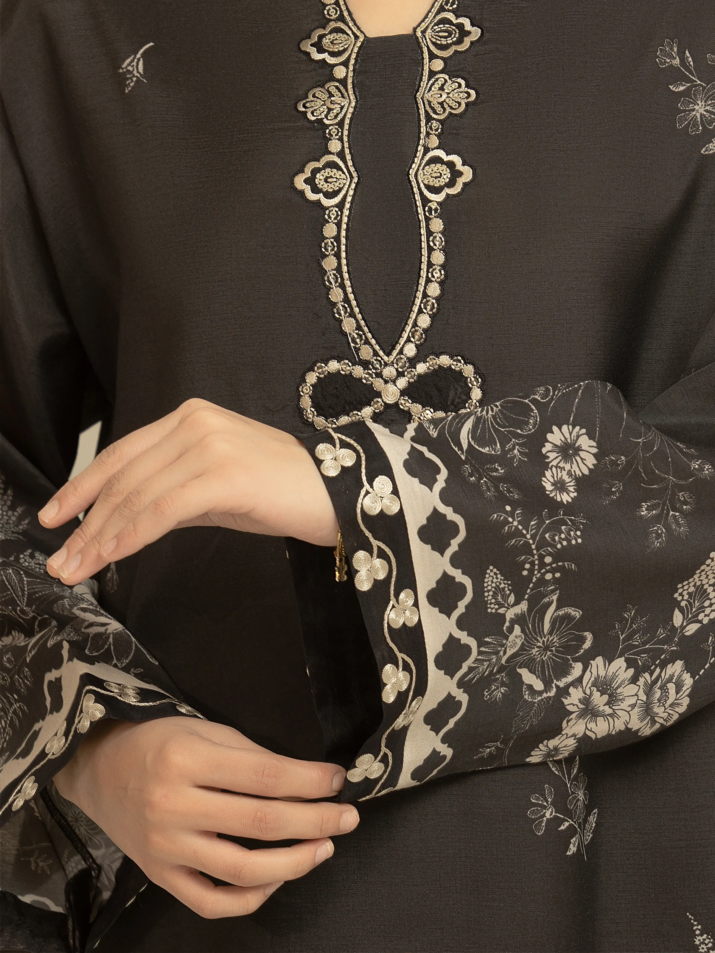 Unstitched Embroidered Silk Suit - EWU6V16-33536-3P - Image 3