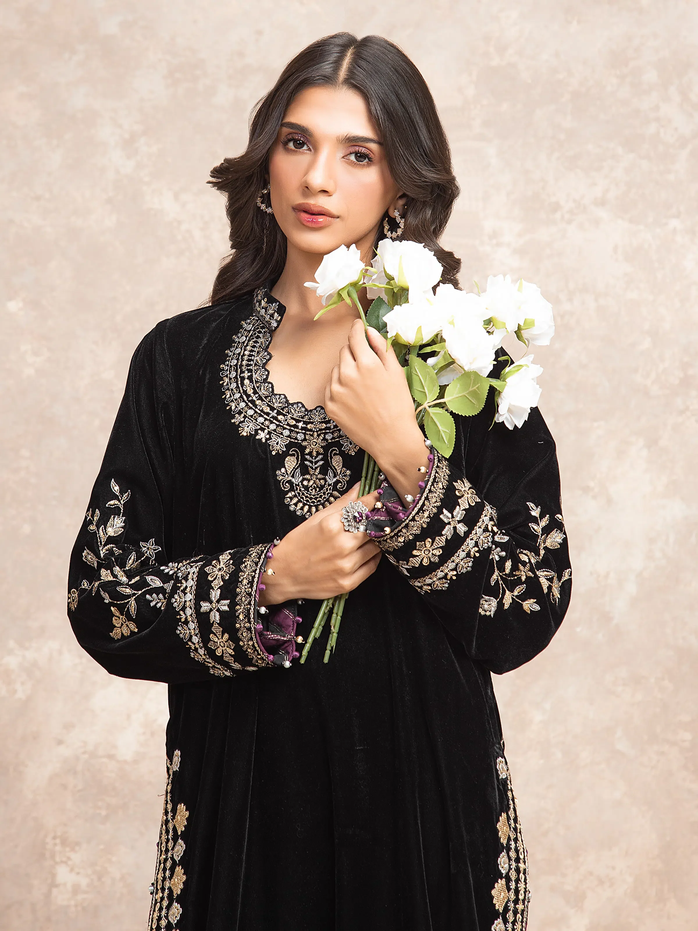 Unstitched Embroidered Velvet Suit - EWU5V18-31855-3P - Image 2