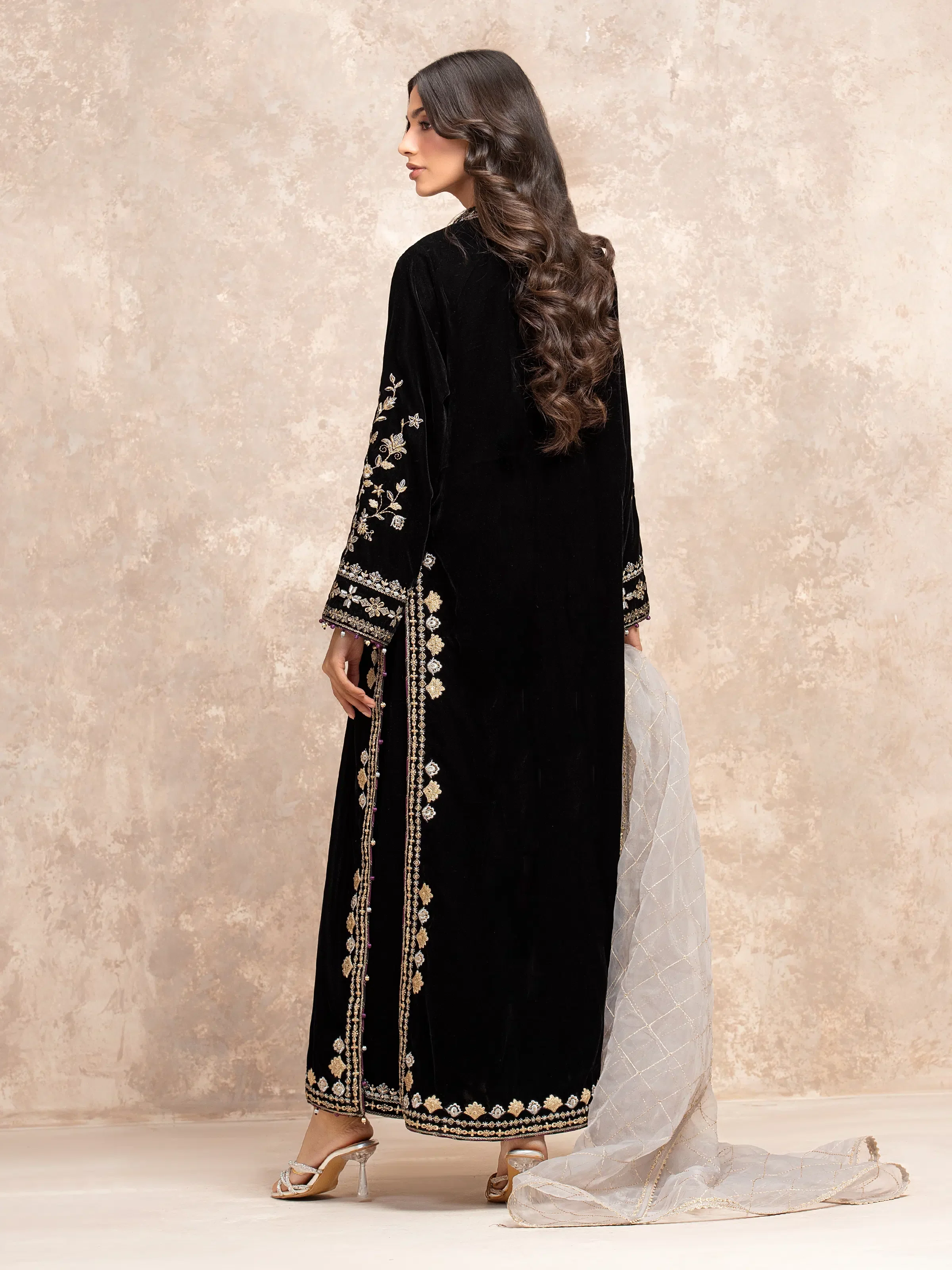 Unstitched Embroidered Velvet Suit - EWU5V18-31855-3P - Image 6