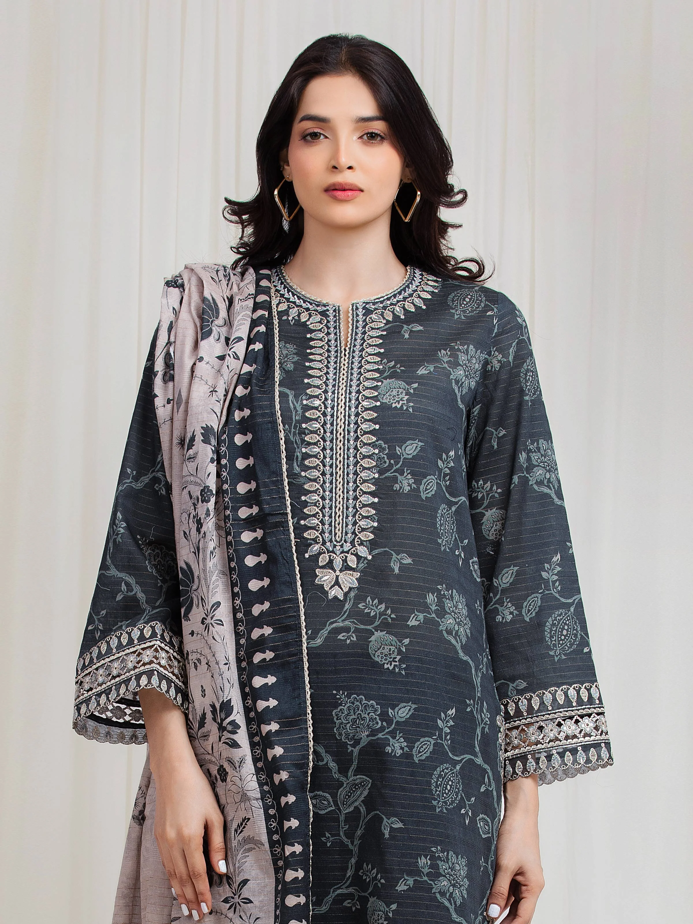 Unstitched Embroidered Zari Lawn Suit - EWU6V23-33402-3P - Image 2