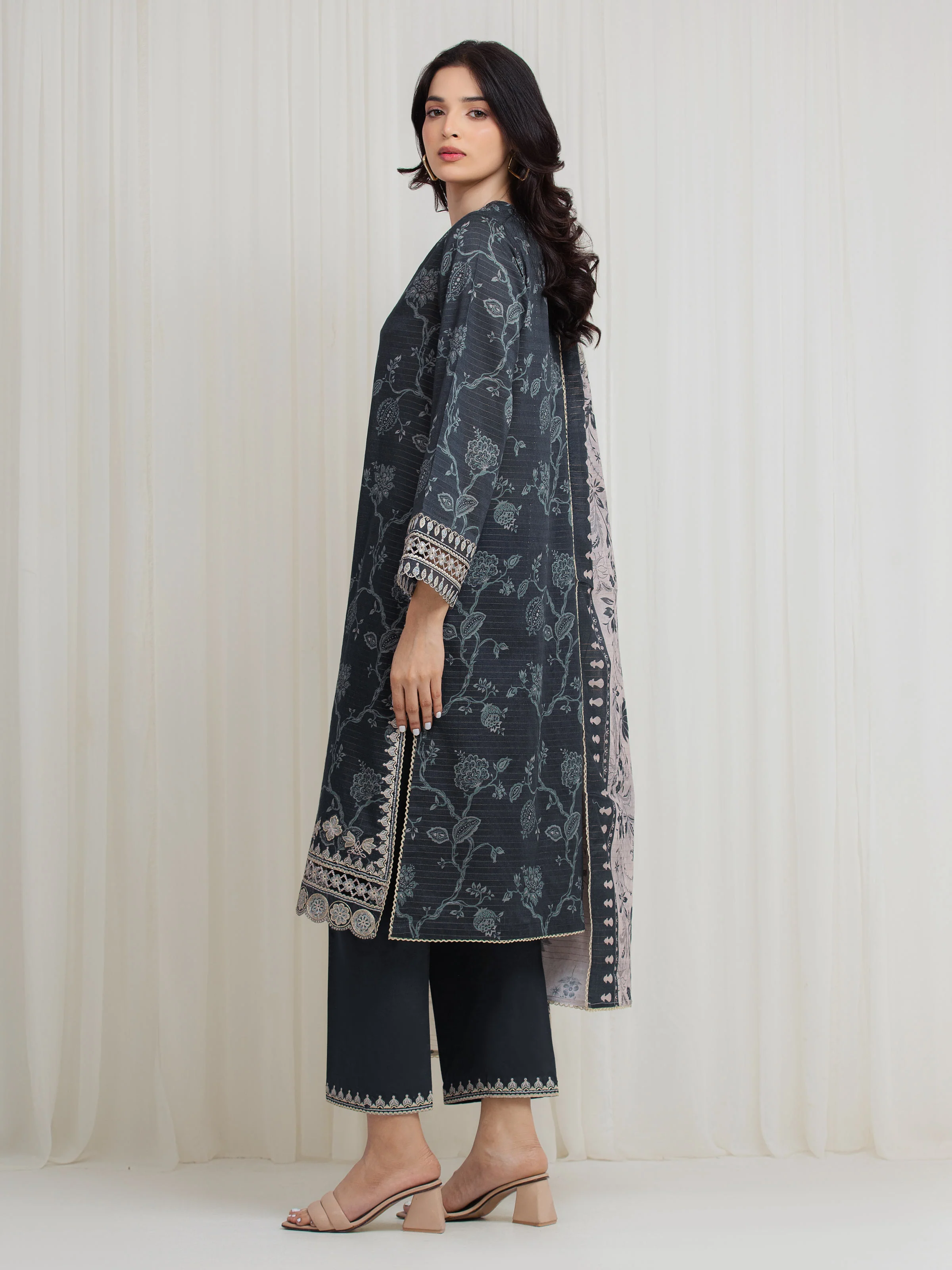 Unstitched Embroidered Zari Lawn Suit - EWU6V23-33402-3P - Image 5
