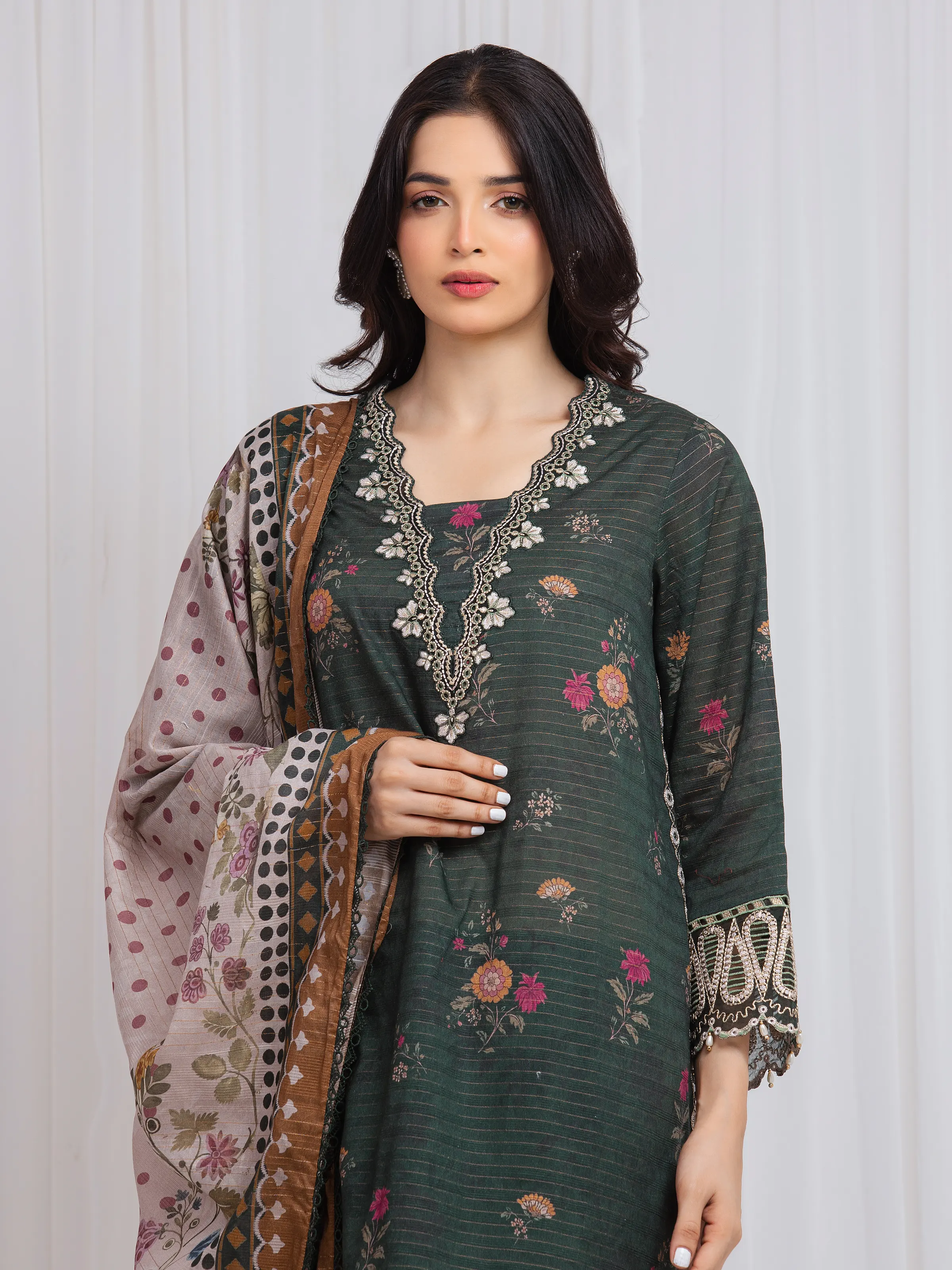 Unstitched Embroidered Zari Lawn Suit - EWU6V23-33403-3P - Image 2