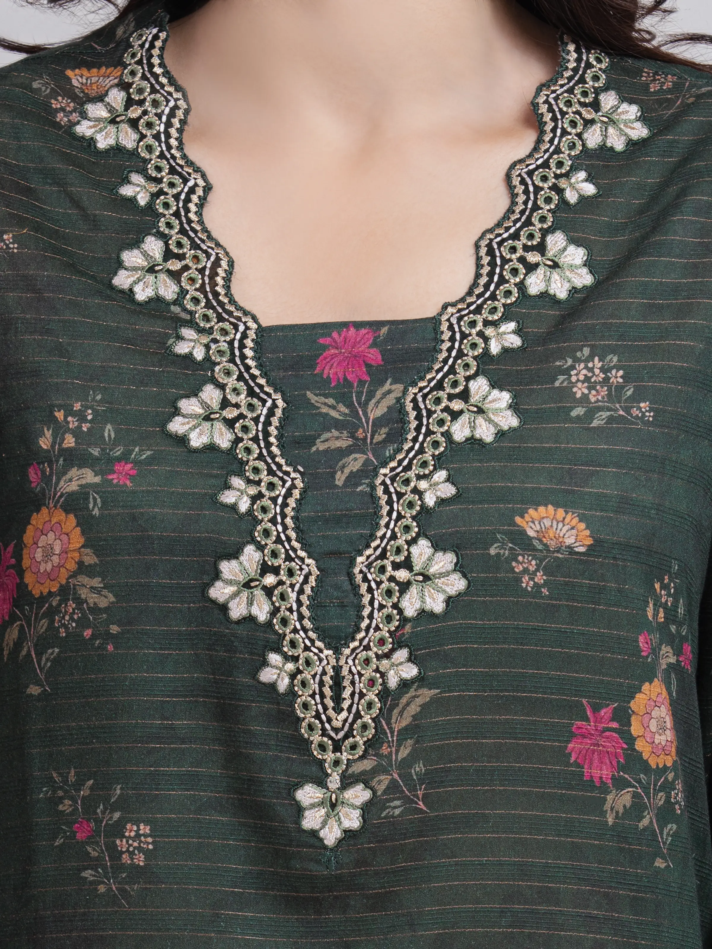 Unstitched Embroidered Zari Lawn Suit - EWU6V23-33403-3P - Image 4