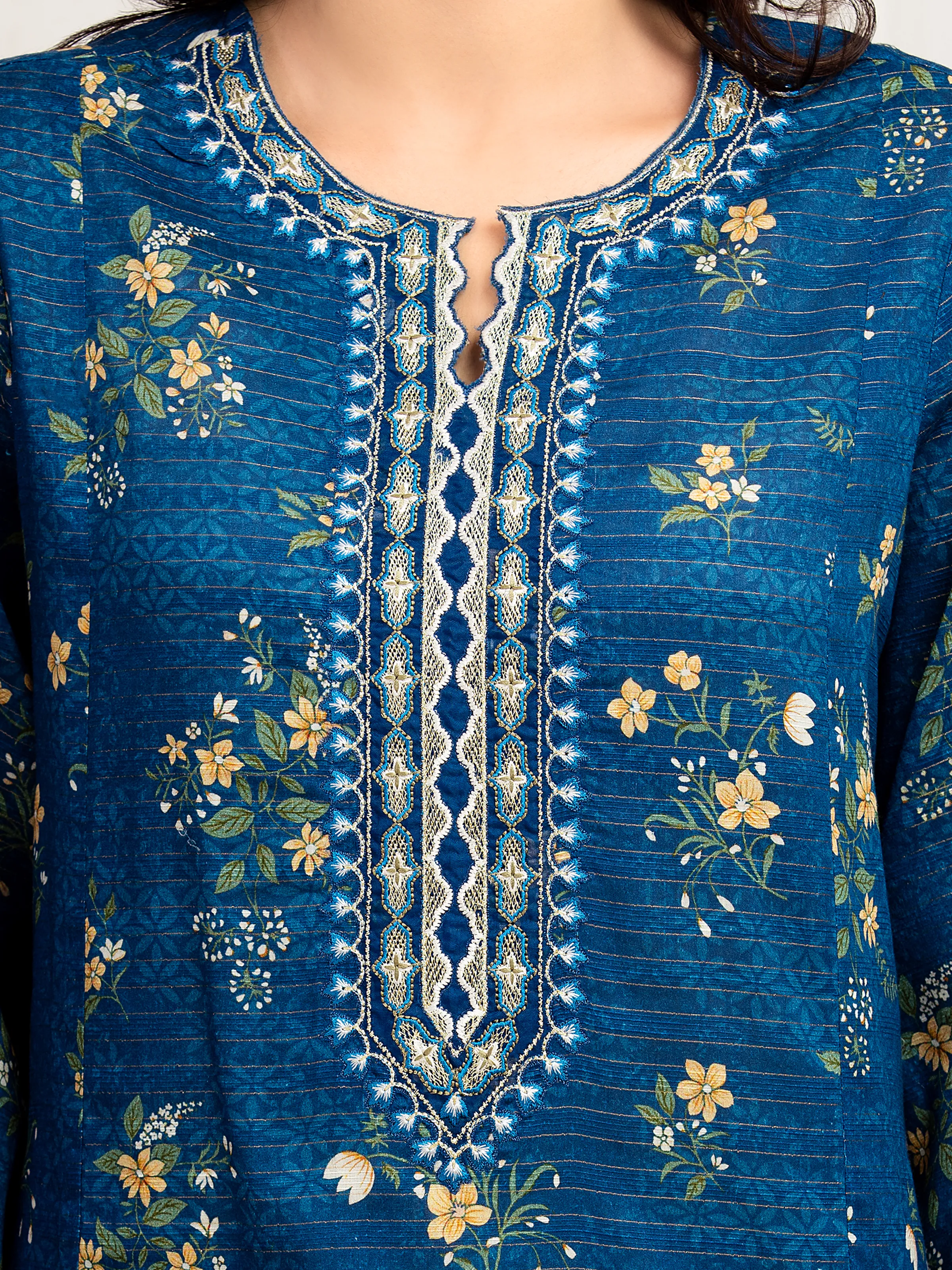 Unstitched Embroidered Zari Lawn Suit - EWU6V23-33404-3P - Image 3