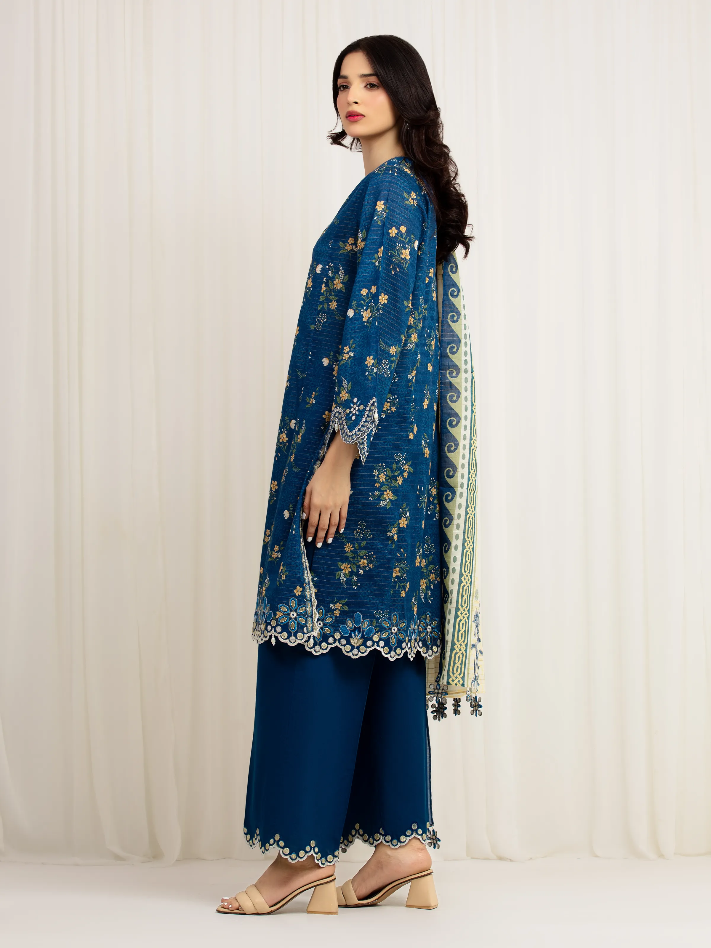 Unstitched Embroidered Zari Lawn Suit - EWU6V23-33404-3P - Image 5