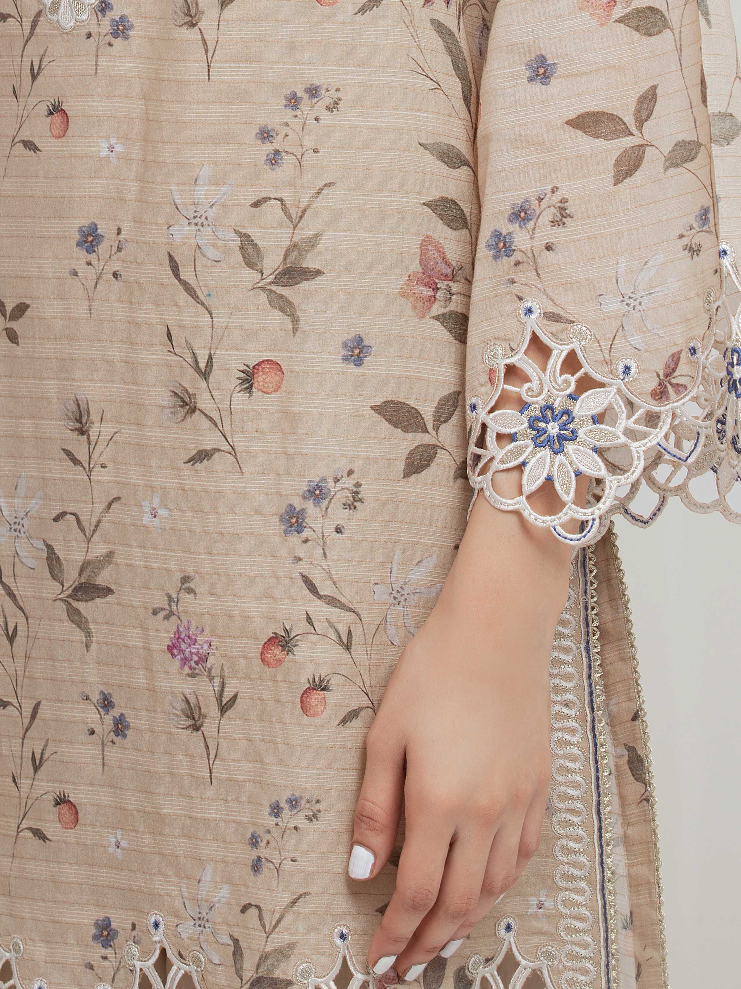 Unstitched Embroidered Zari Lawn Suit - EWU6V23-33406-3P - Image 4