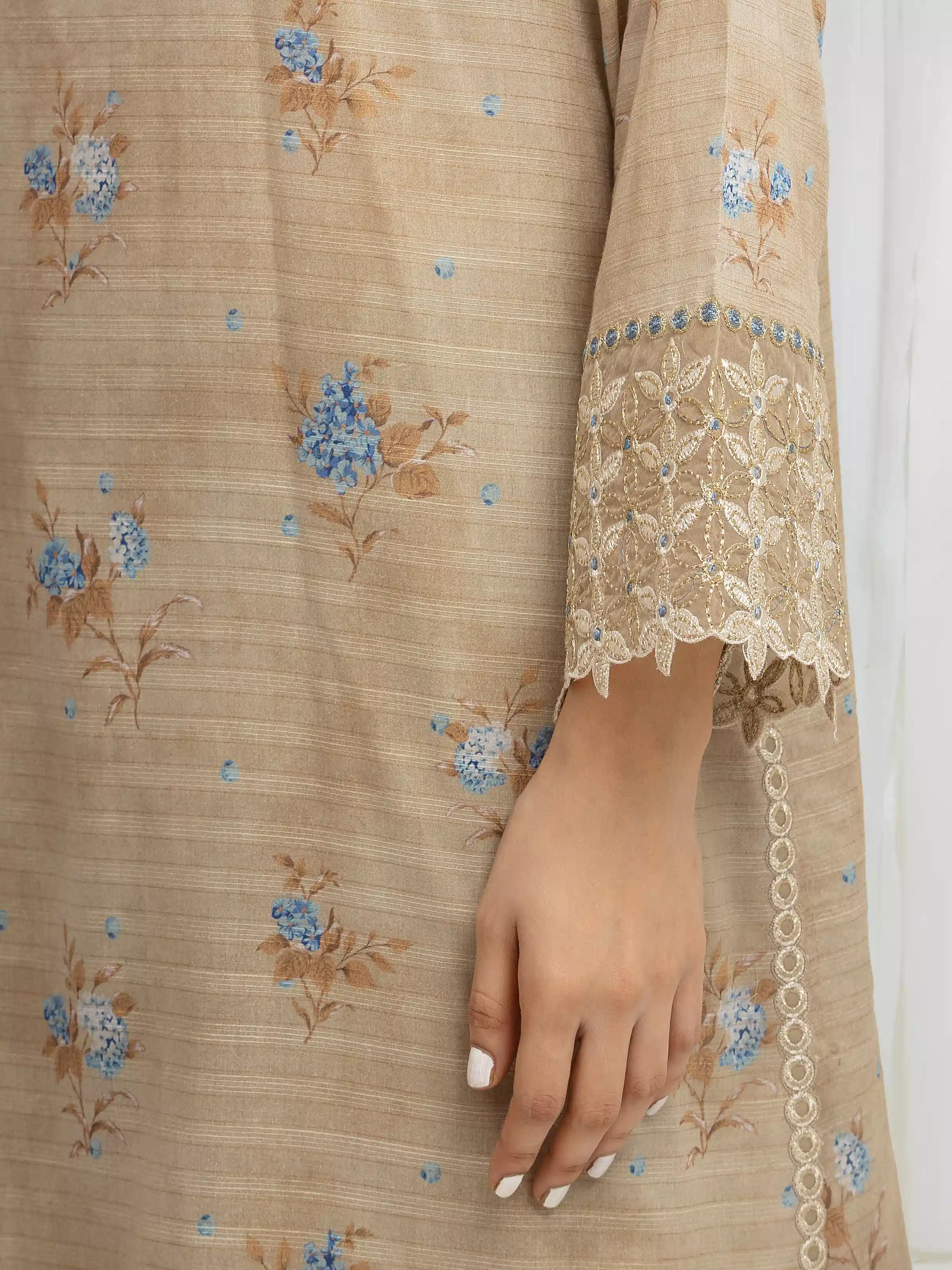 Unstitched Embroidered Zari Lawn Suit - EWU6V23-33409-3P - Image 3