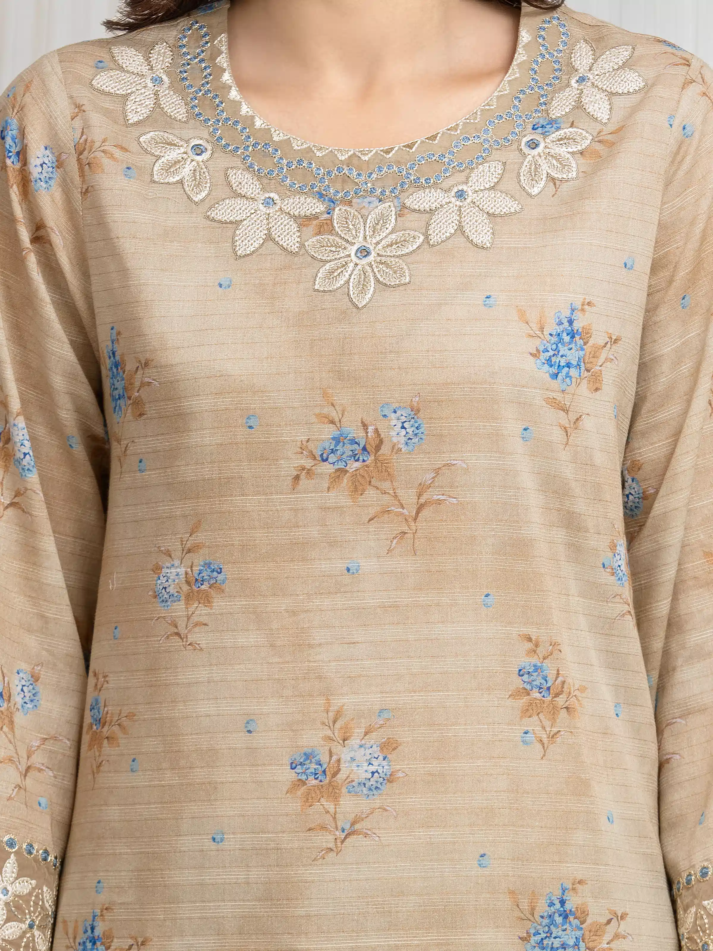 Unstitched Embroidered Zari Lawn Suit - EWU6V23-33409-3P - Image 4