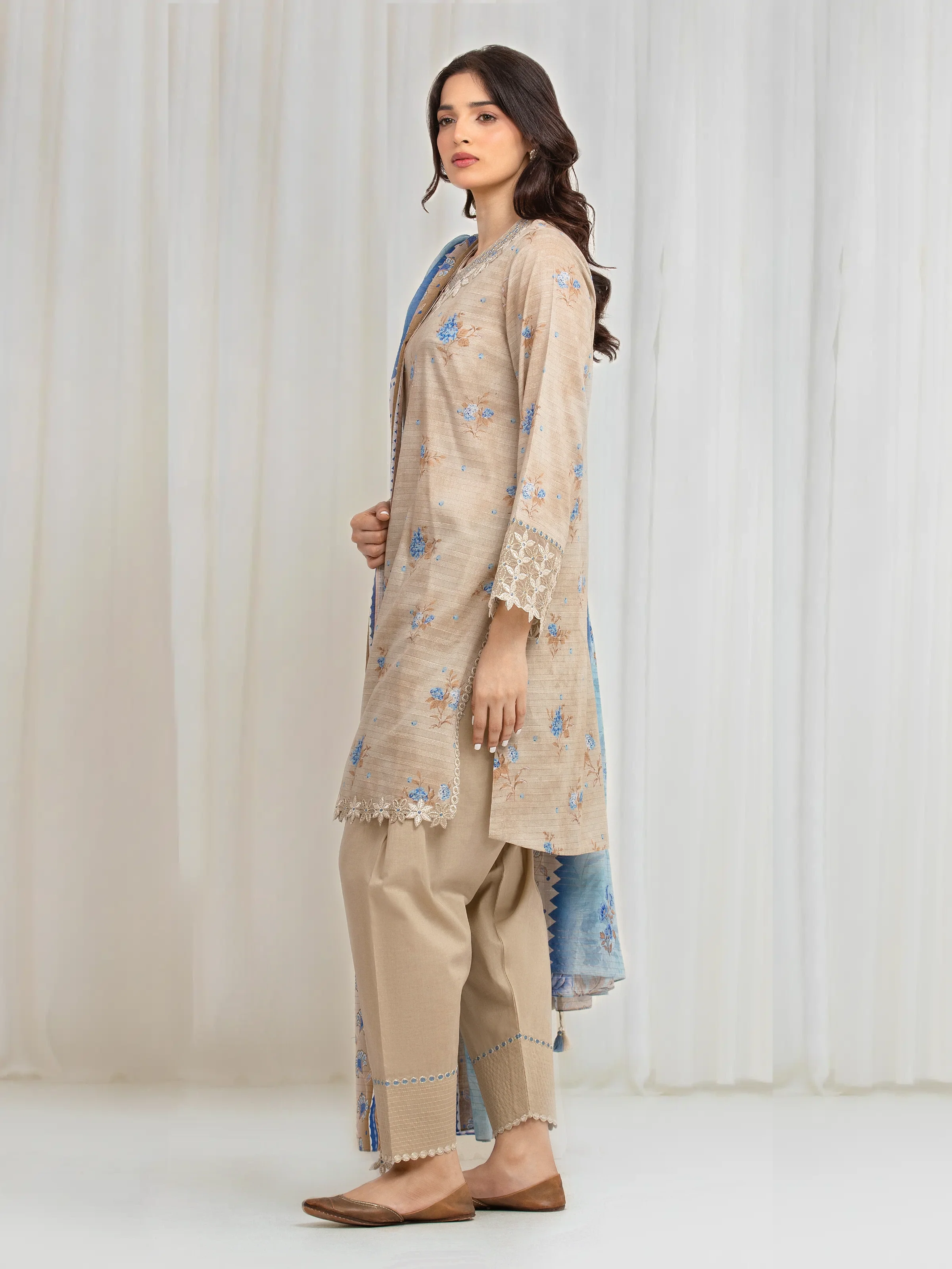 Unstitched Embroidered Zari Lawn Suit - EWU6V23-33409-3P - Image 5