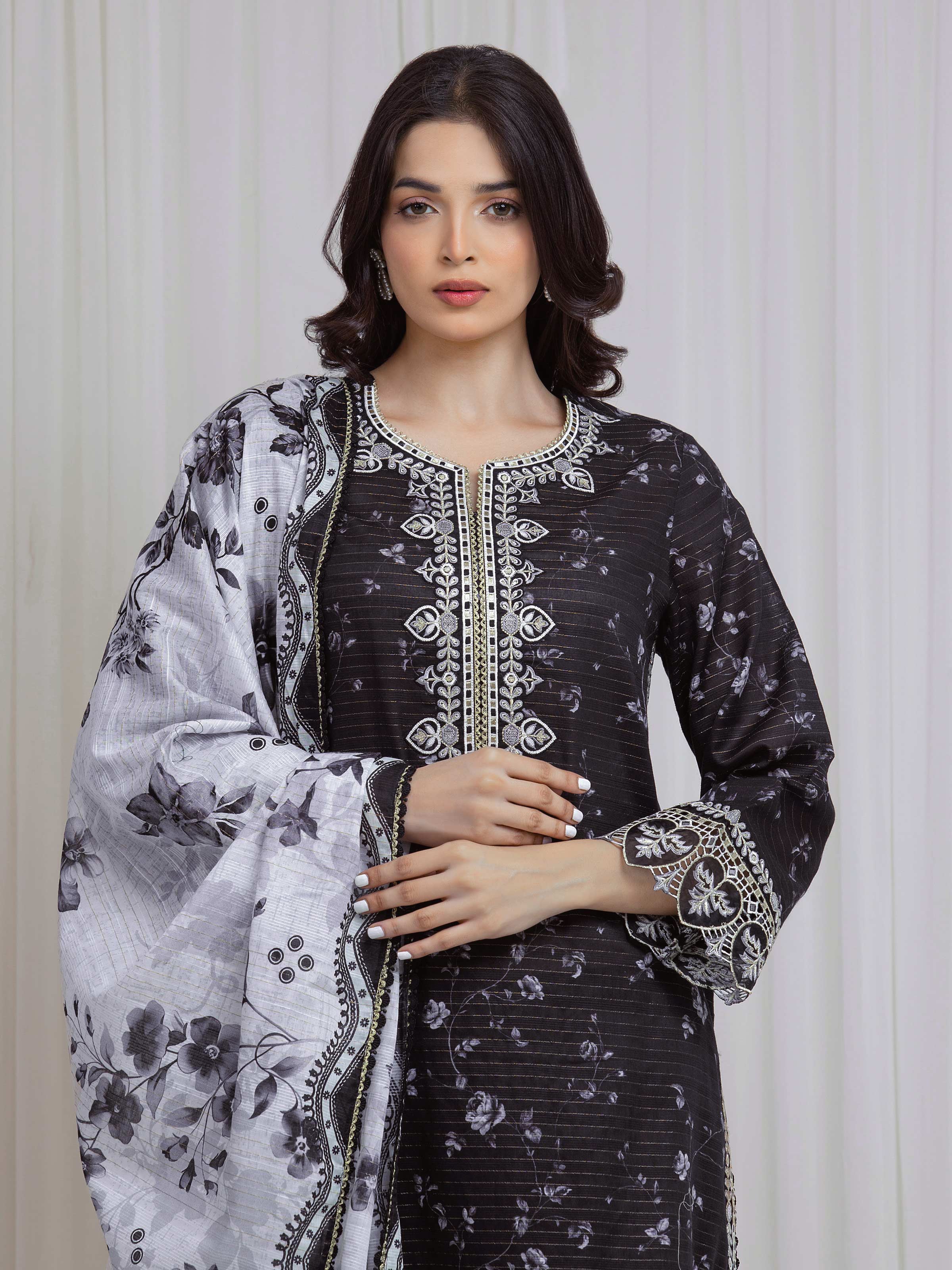 Unstitched Embroidered Zari Lawn Suit - EWU6V23-33415-3P - Image 2