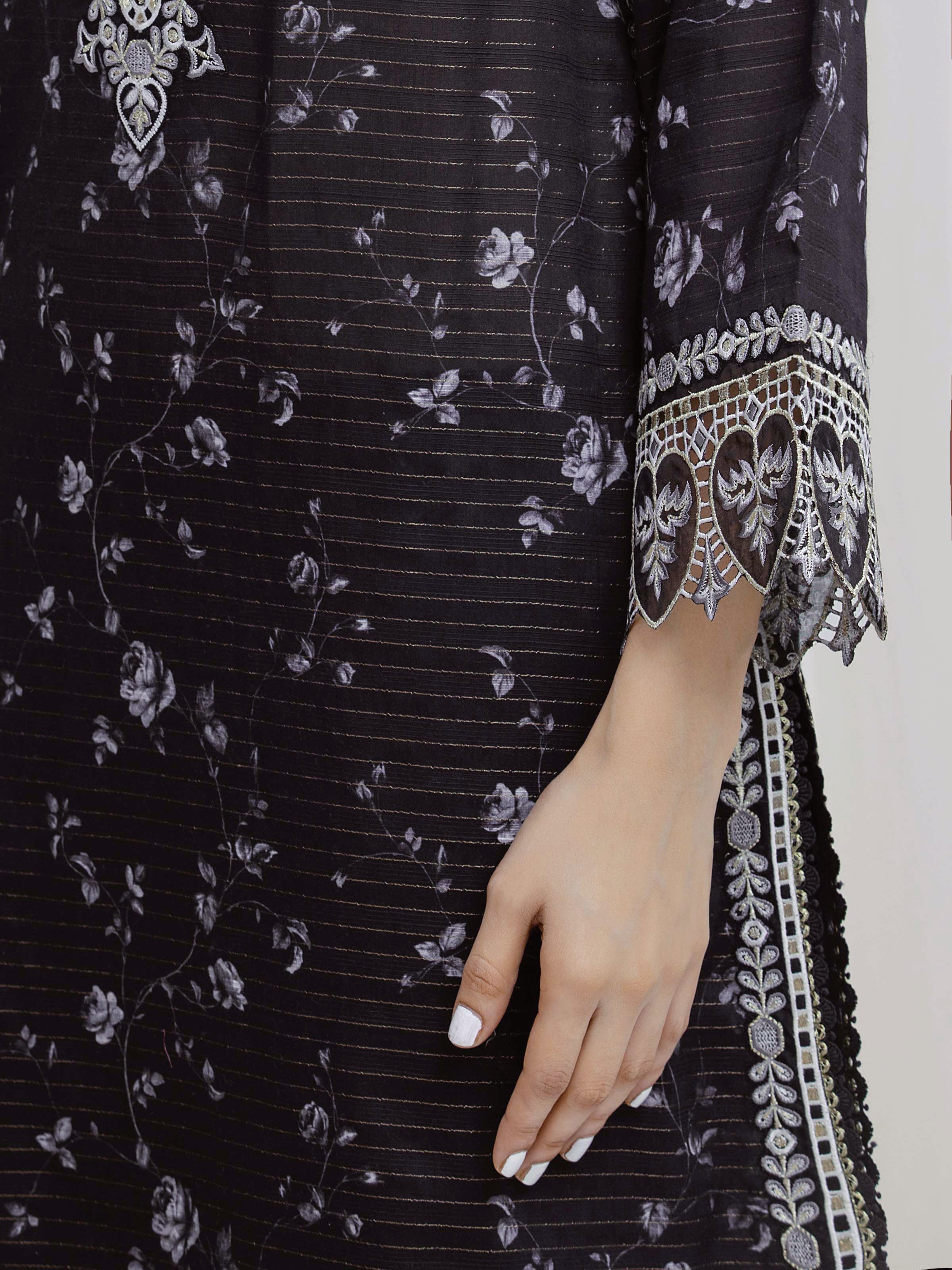 Unstitched Embroidered Zari Lawn Suit - EWU6V23-33415-3P - Image 4