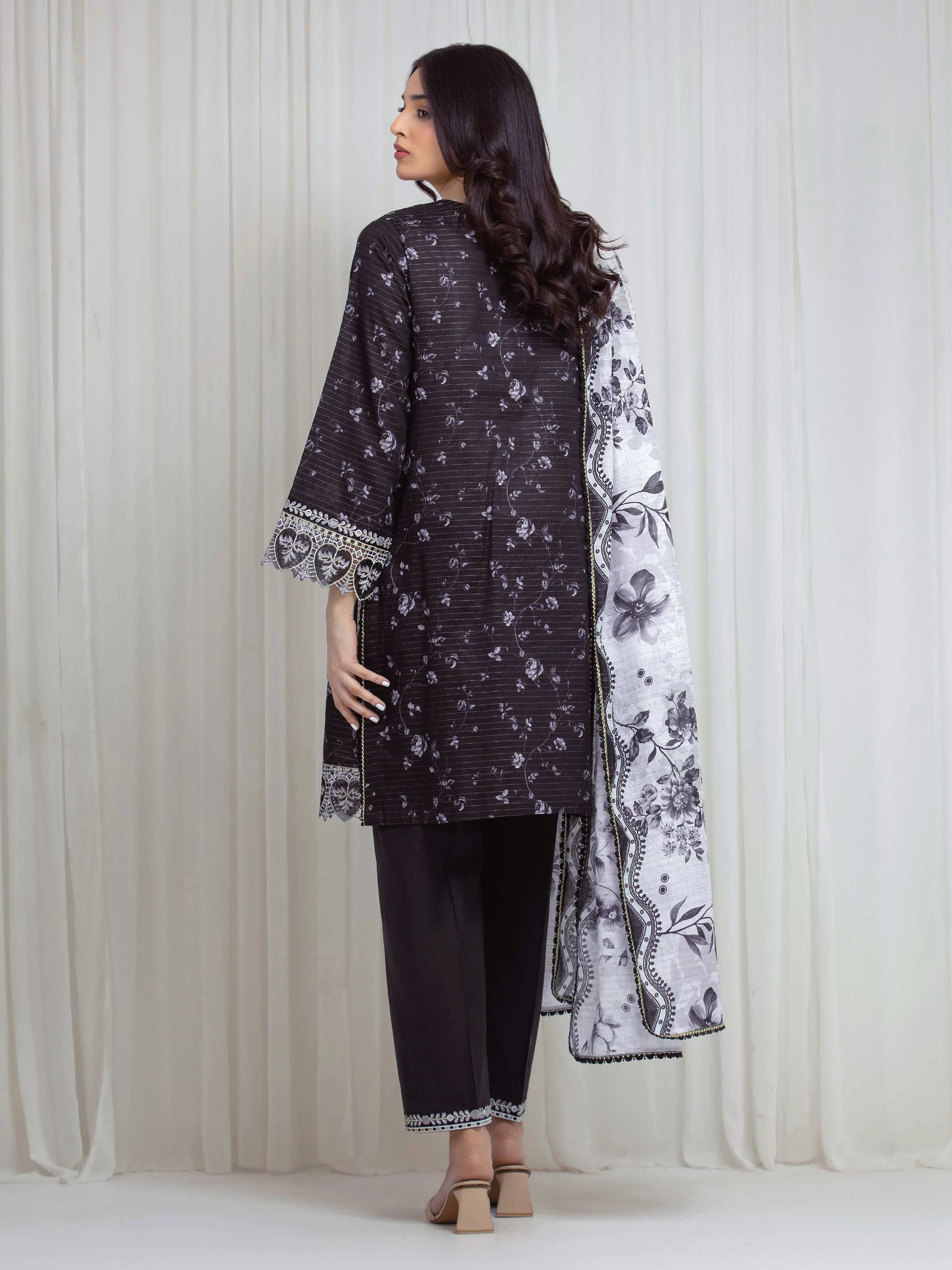 Unstitched Embroidered Zari Lawn Suit - EWU6V23-33415-3P - Image 5