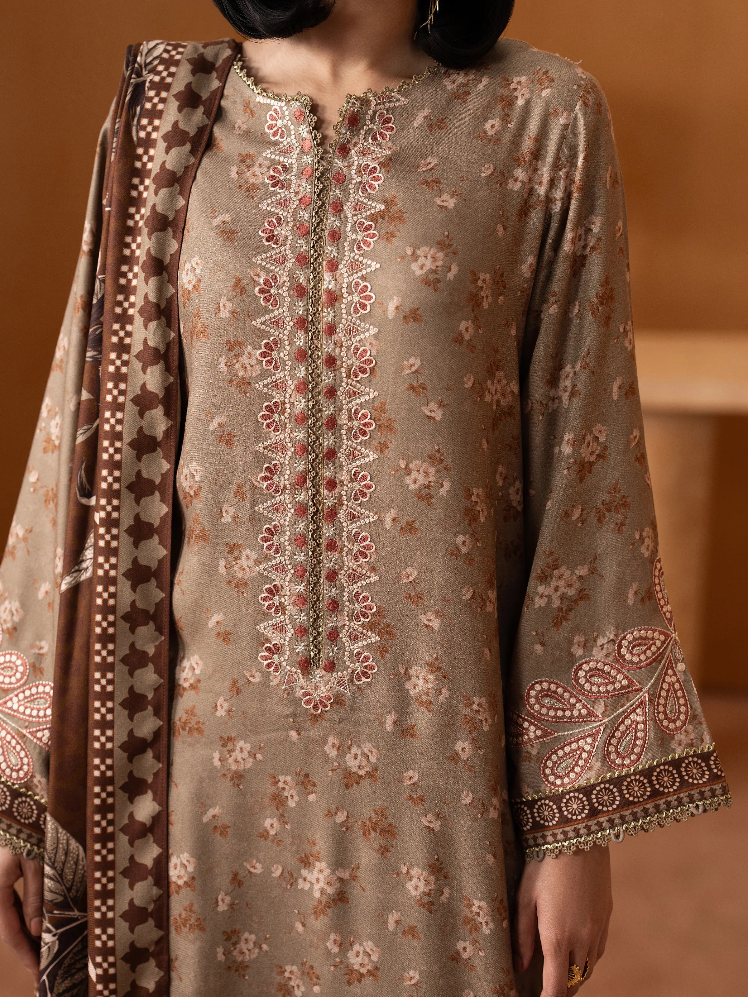 Unstitched Embroidered Viscose Twill Suit - EWU5V20-32089-3P - Image 4