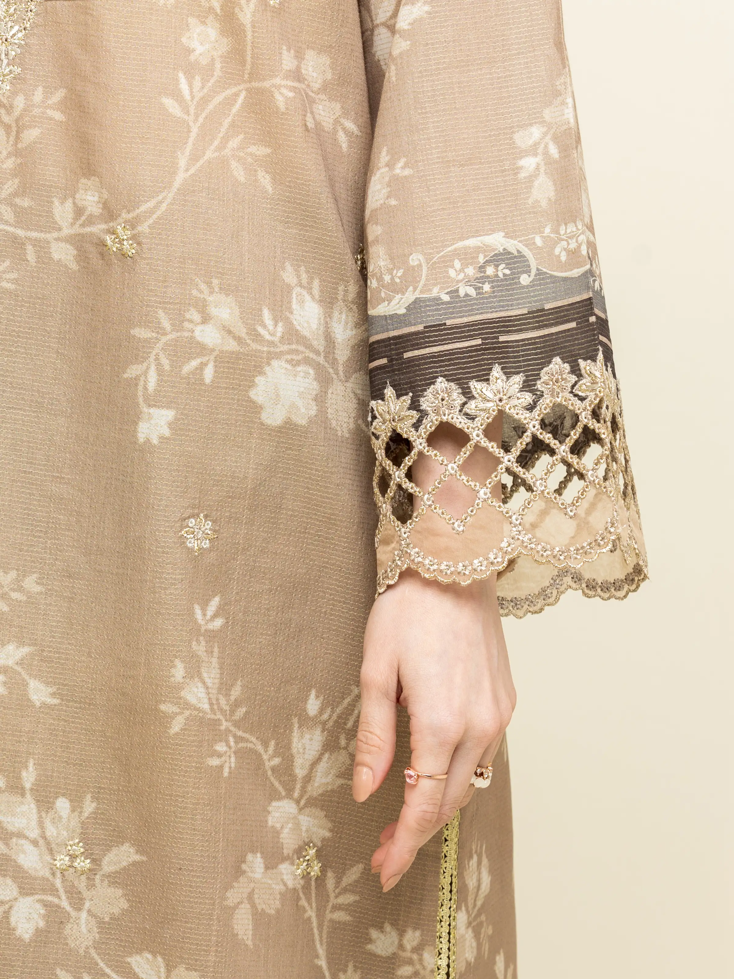 Unstitched Embroidered Lawn Suit - EWU5V1-31202-3P - Image 3