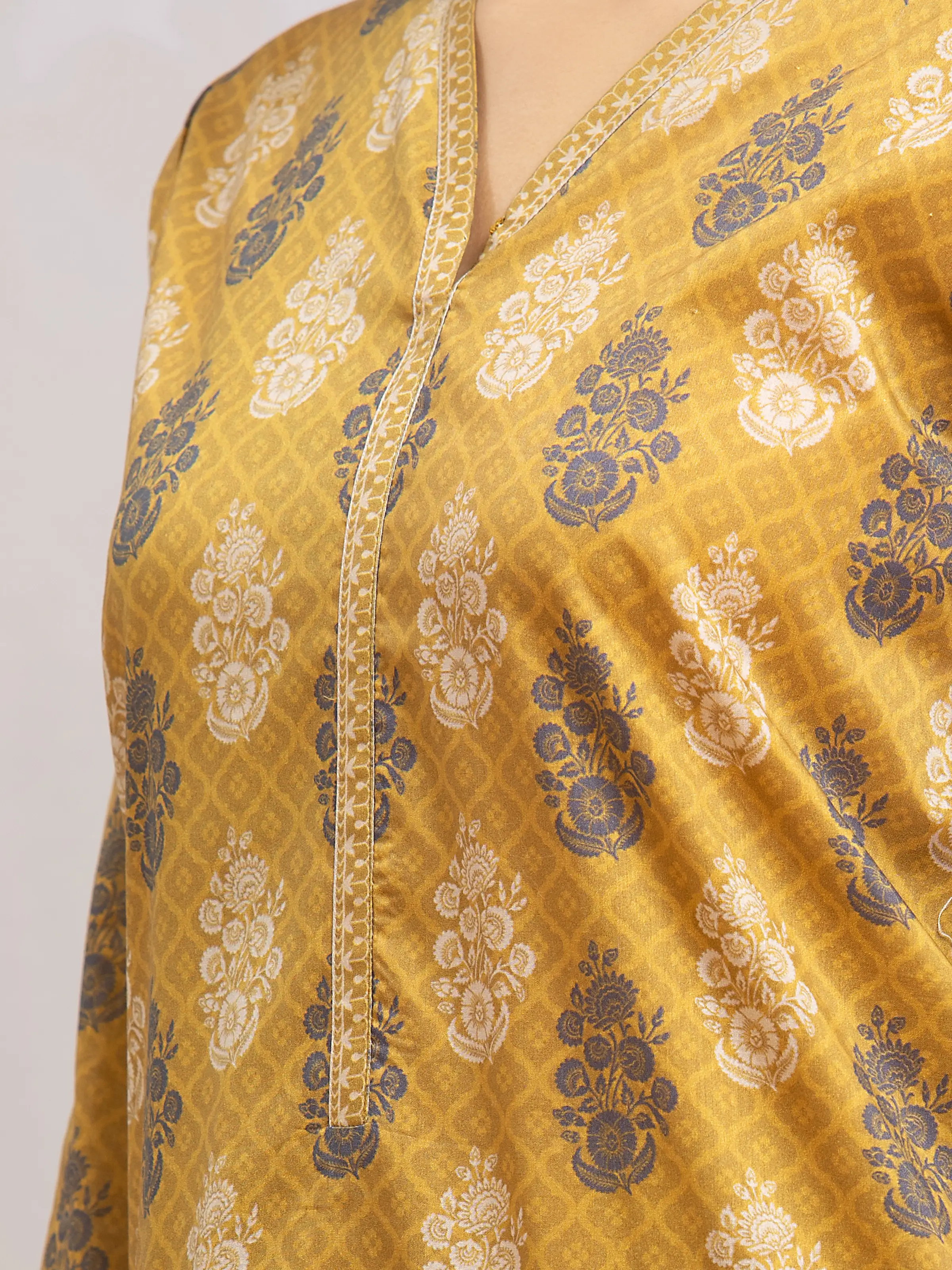 Unstitched Printed Khaddar Suit - EWU24A3-29617-3P - Image 5