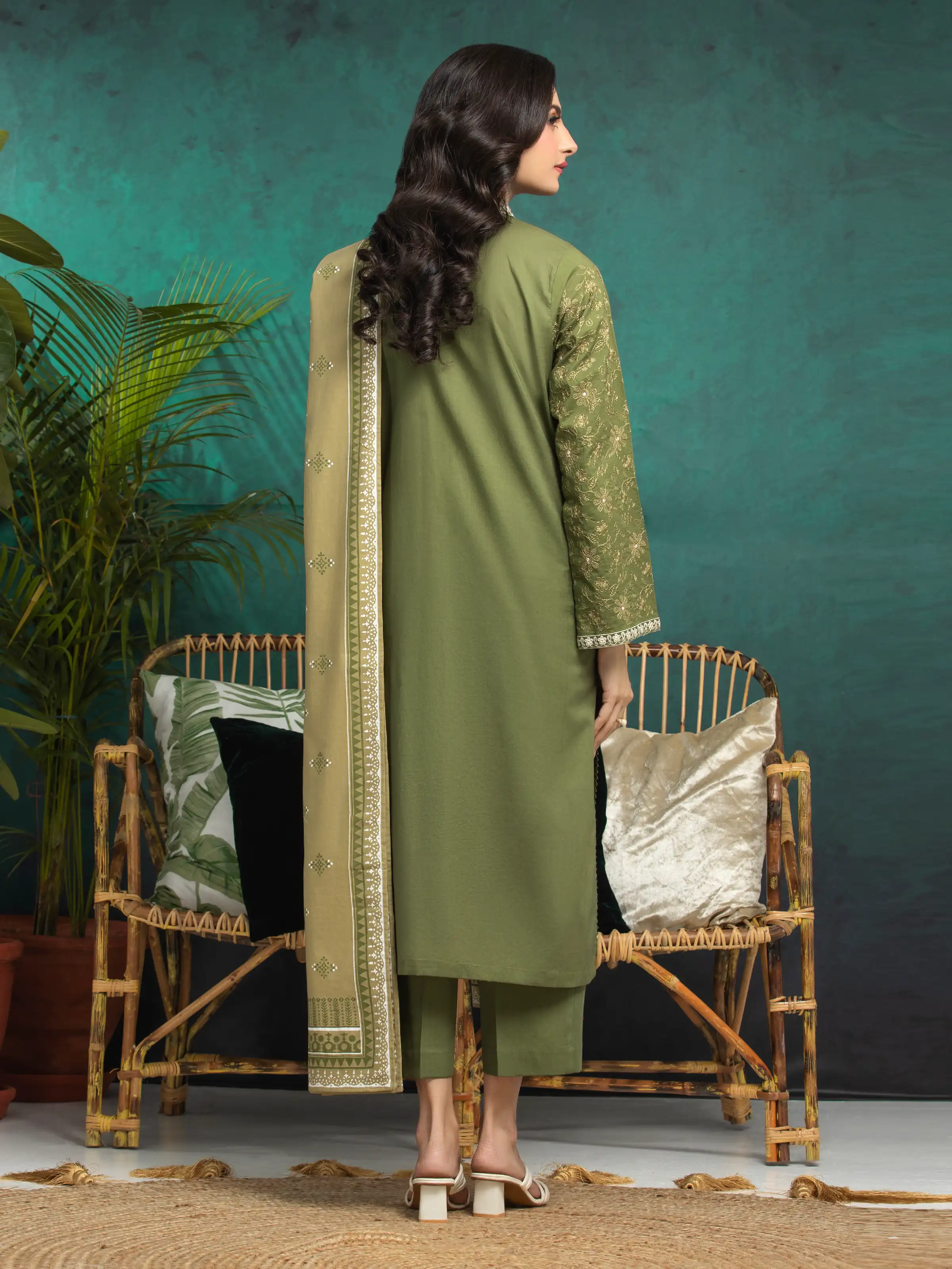 Unstitched Embroidered Cambric Suit - EWU5V2-31018-3P - Image 2