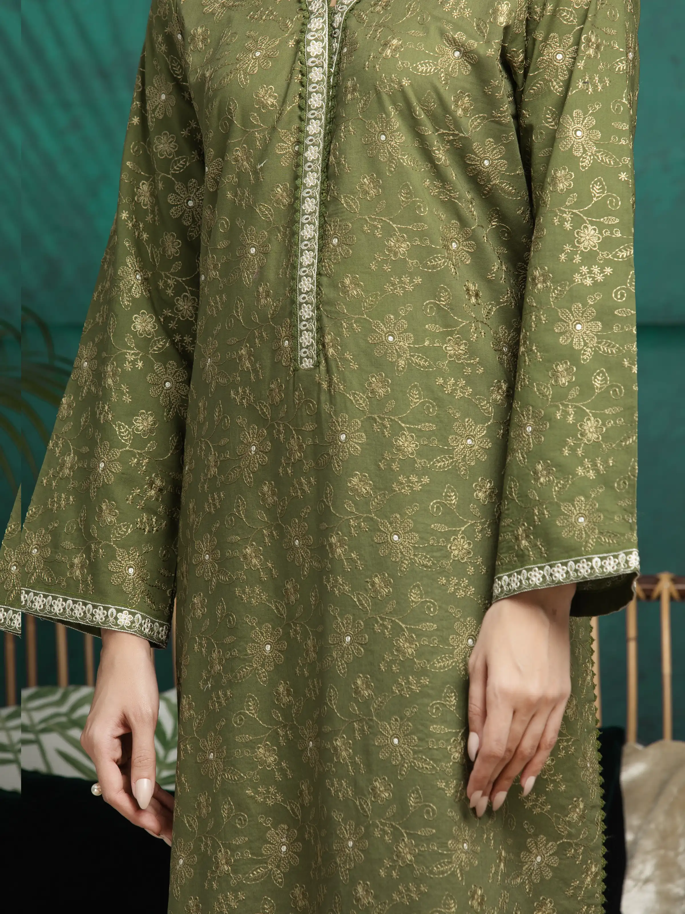 Unstitched Embroidered Cambric Suit - EWU5V2-31018-3P - Image 4