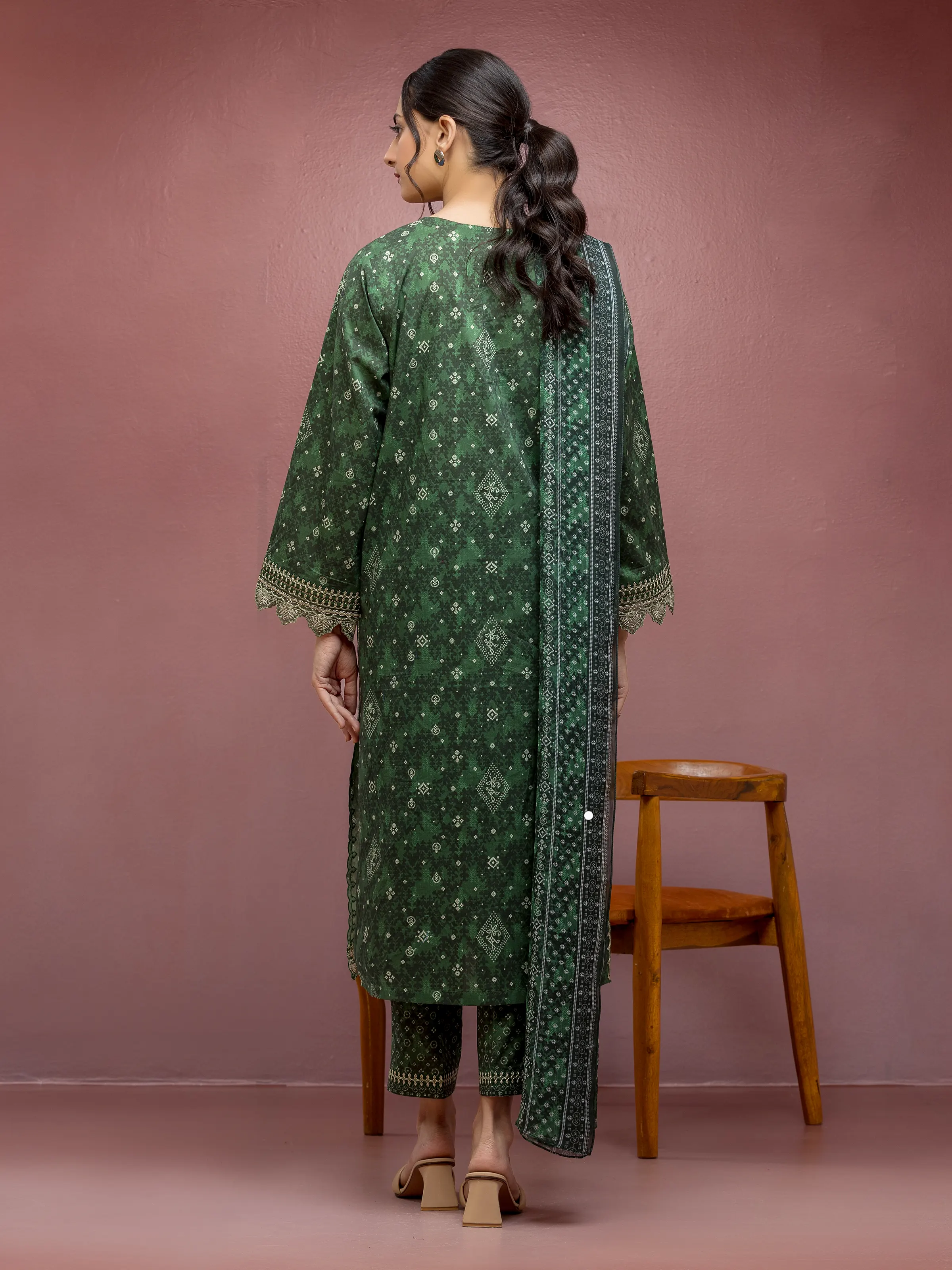 Unstitched Embroidered Cambric Suit - EWU5V2-31042-3P - Image 5