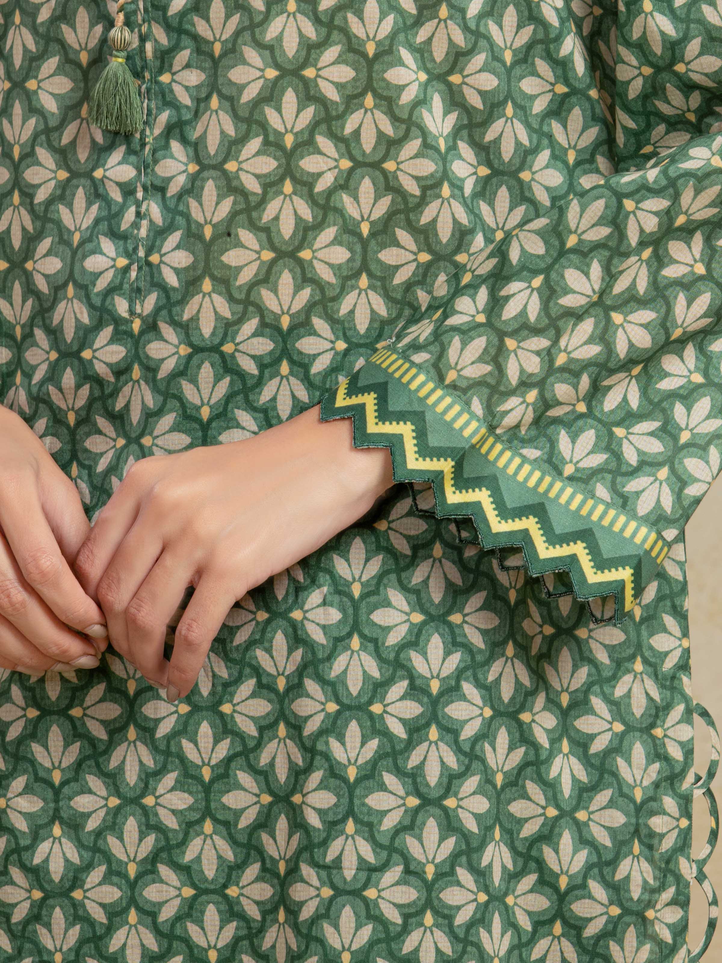 Unstitched Printed Khaddar Suit - EWU5A3-35927-3P - Image 4