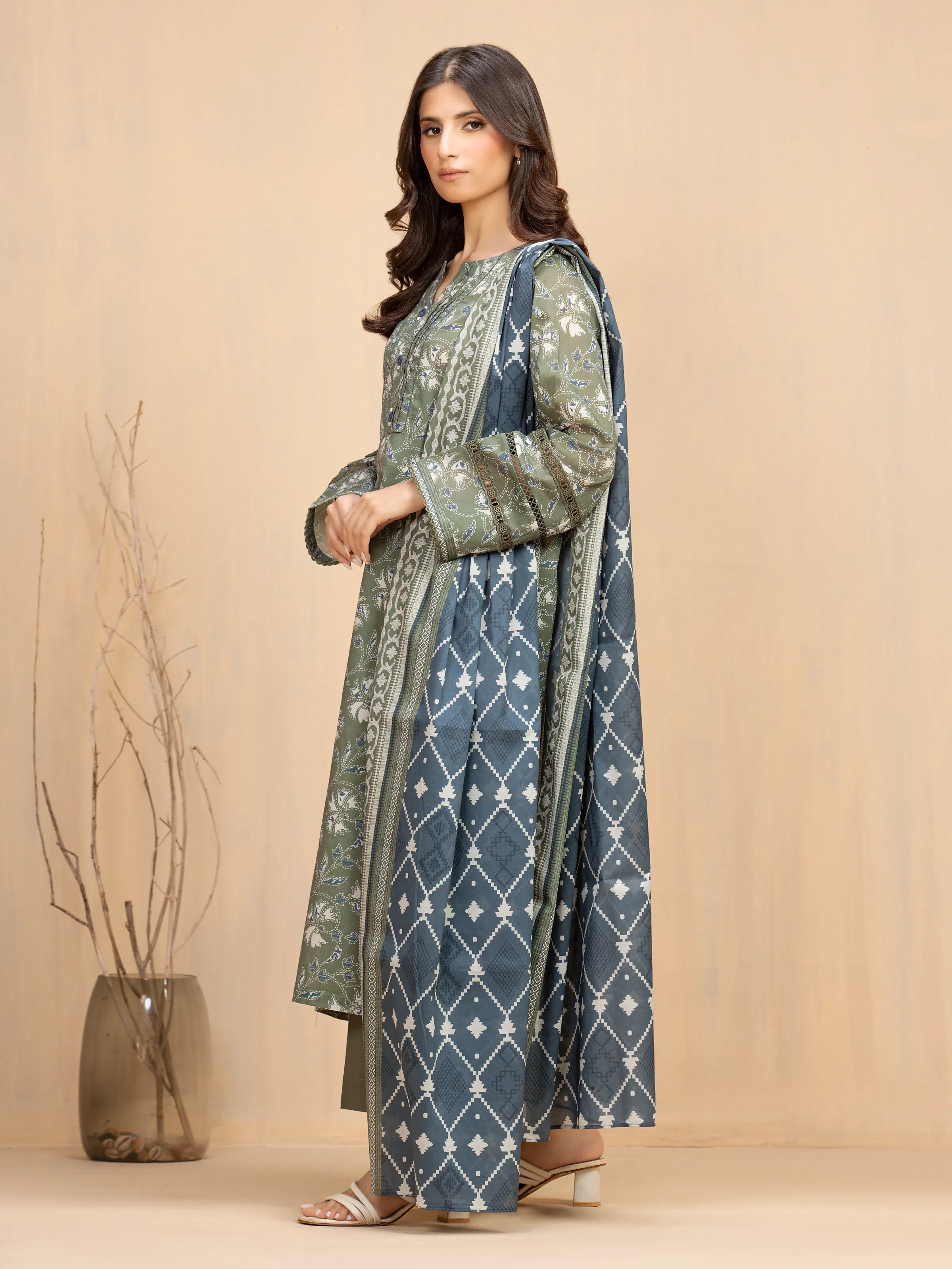Unstitched Printed Khaddar Suit - EWU5A3-36019-3P - Image 4