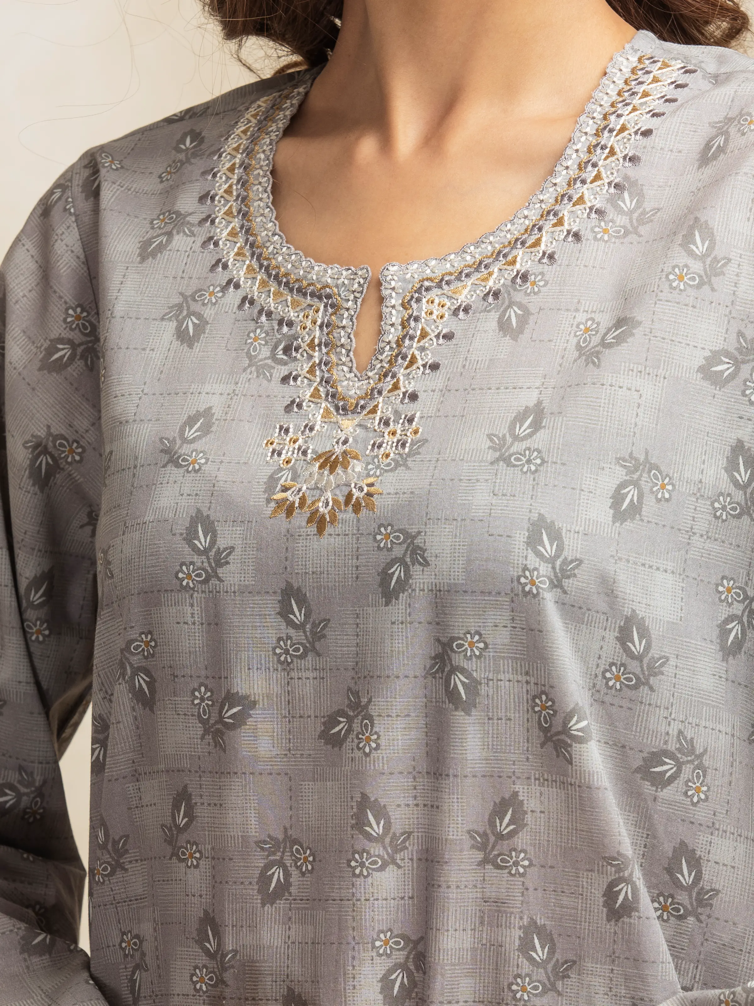 Unstitched Embroidered Lawn Suit - EWU5V1-31089-3P - Image 4