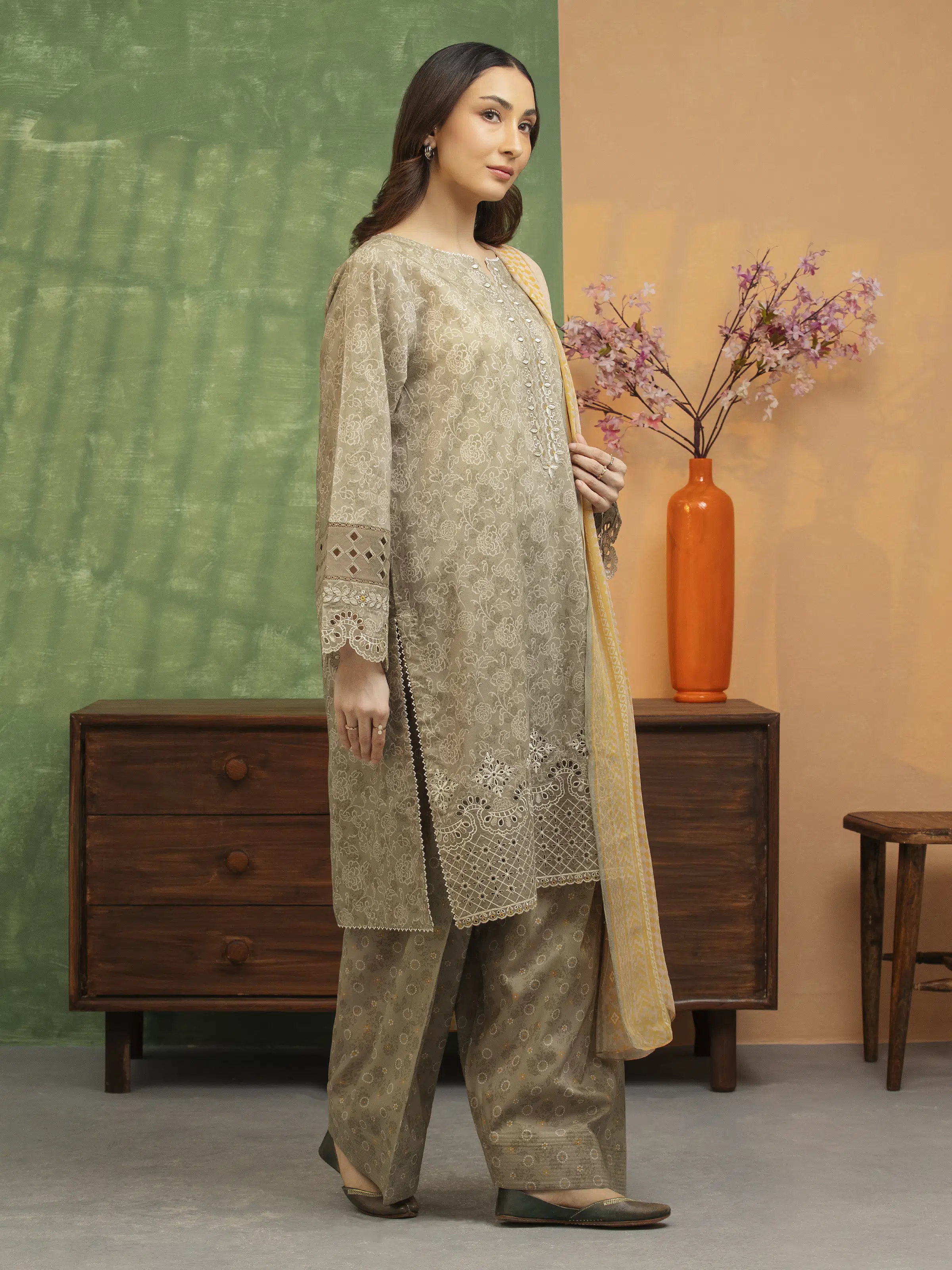 Unstitched Embroidered Lawn Suit - EWU5V1-31411-3P - Image 5