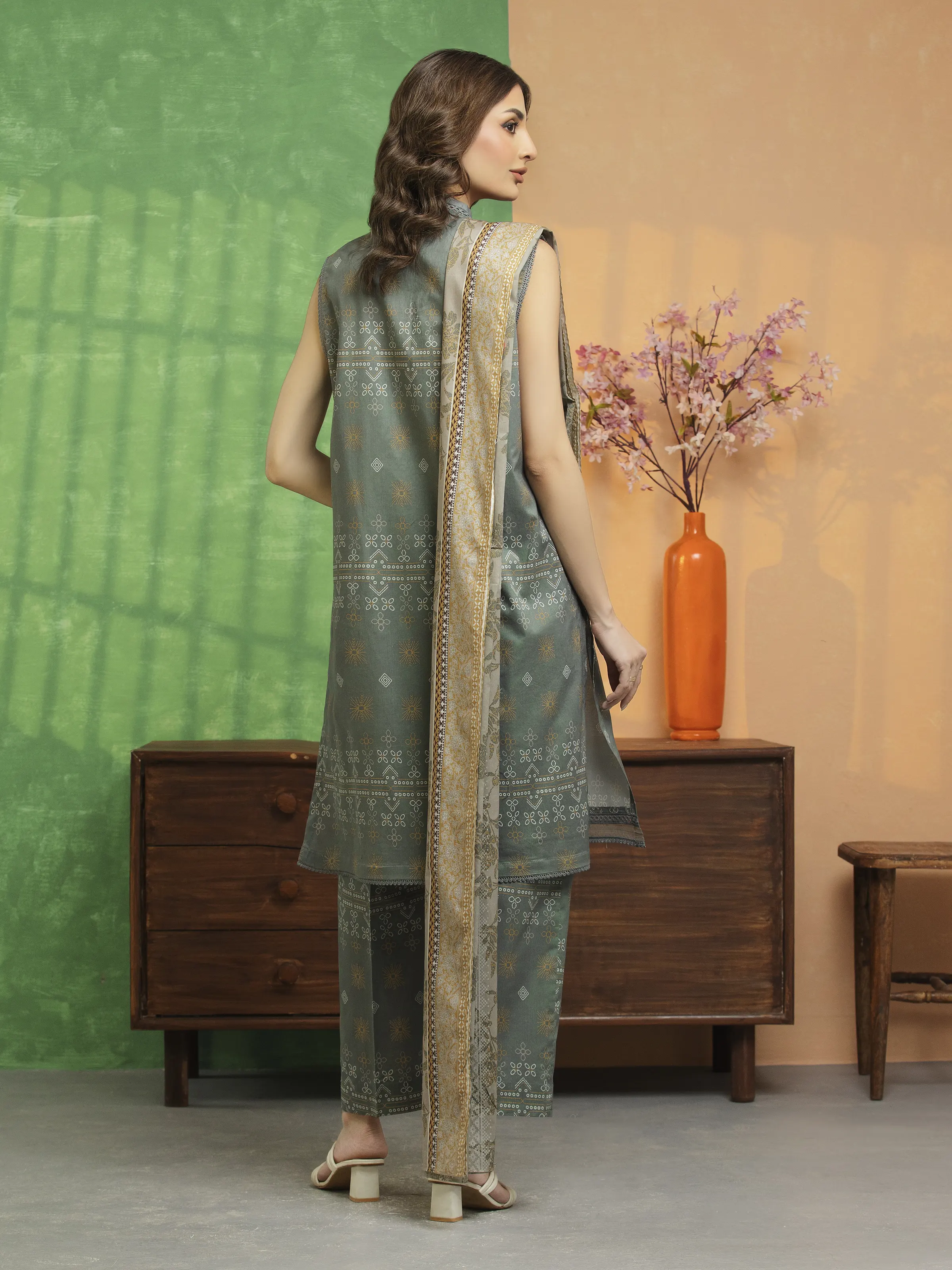Unstitched Printed Lawn Suit - EWU5A1-35633-3P - Image 2