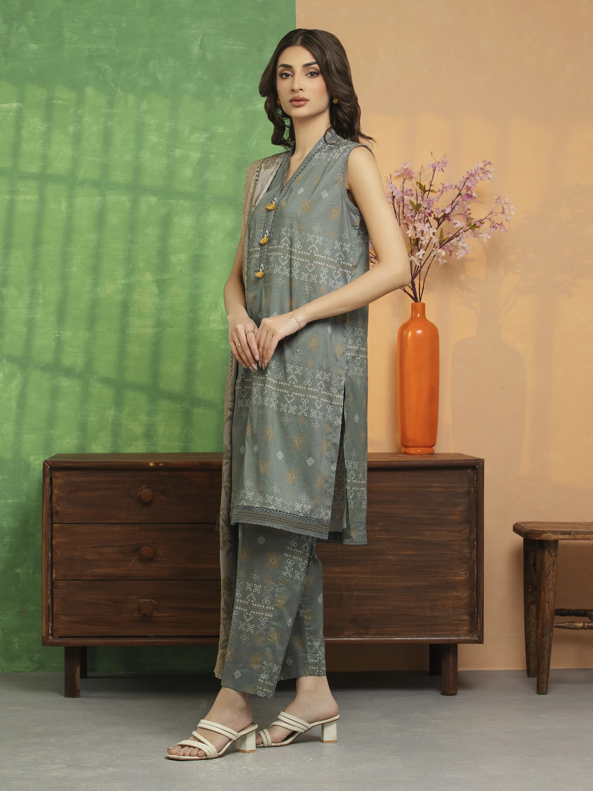Unstitched Printed Lawn Suit - EWU5A1-35633-3P - Image 3
