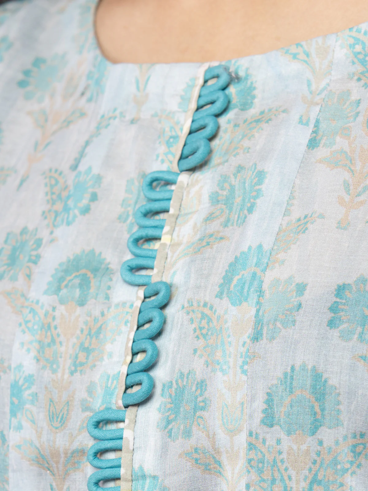 Unstitched Printed Lawn Shirt - EWU23A1-26380S - Image 3