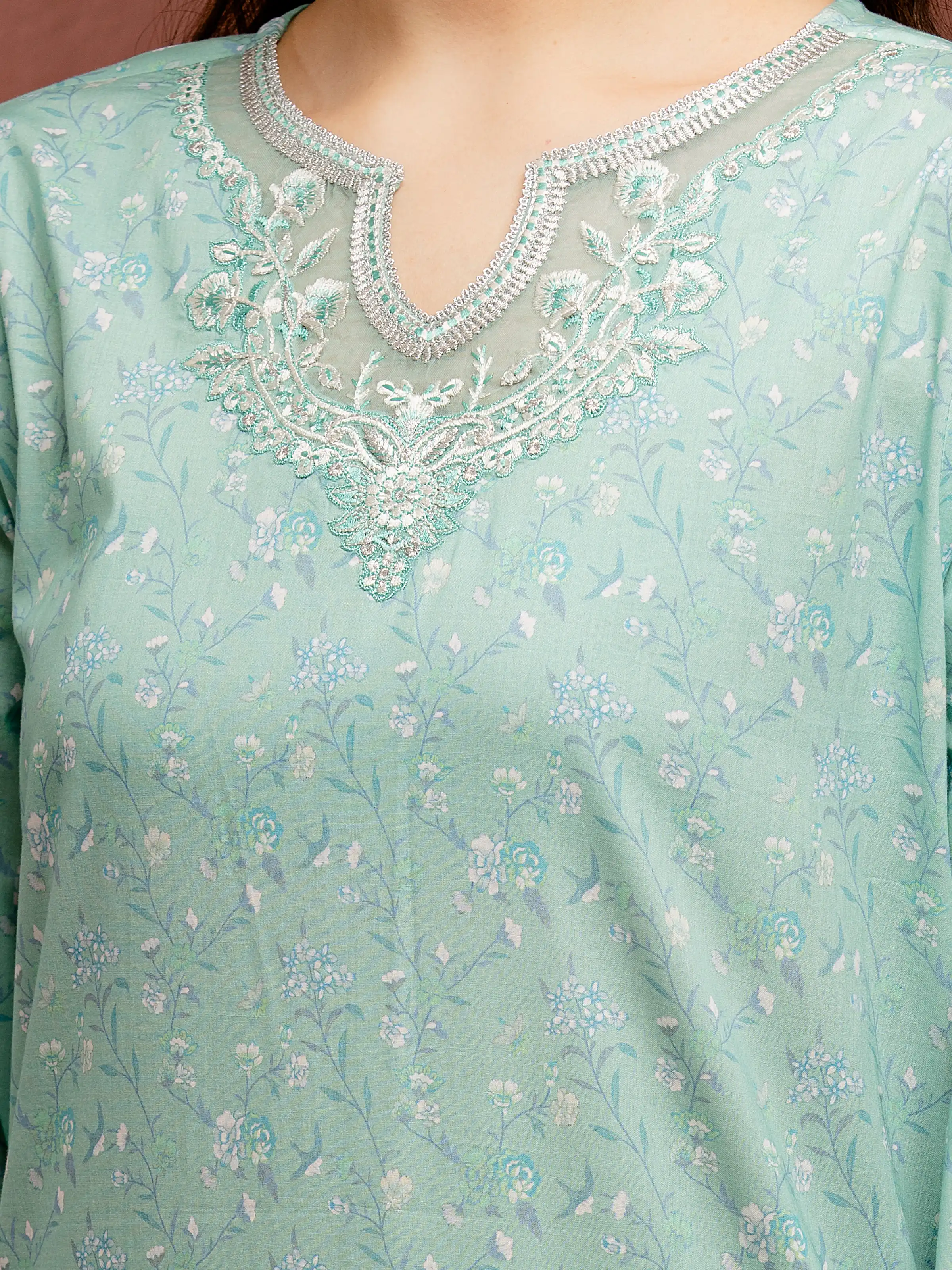 Unstitched Embroidered Cambric Suit - EWU5V2-31075-3P - Image 3