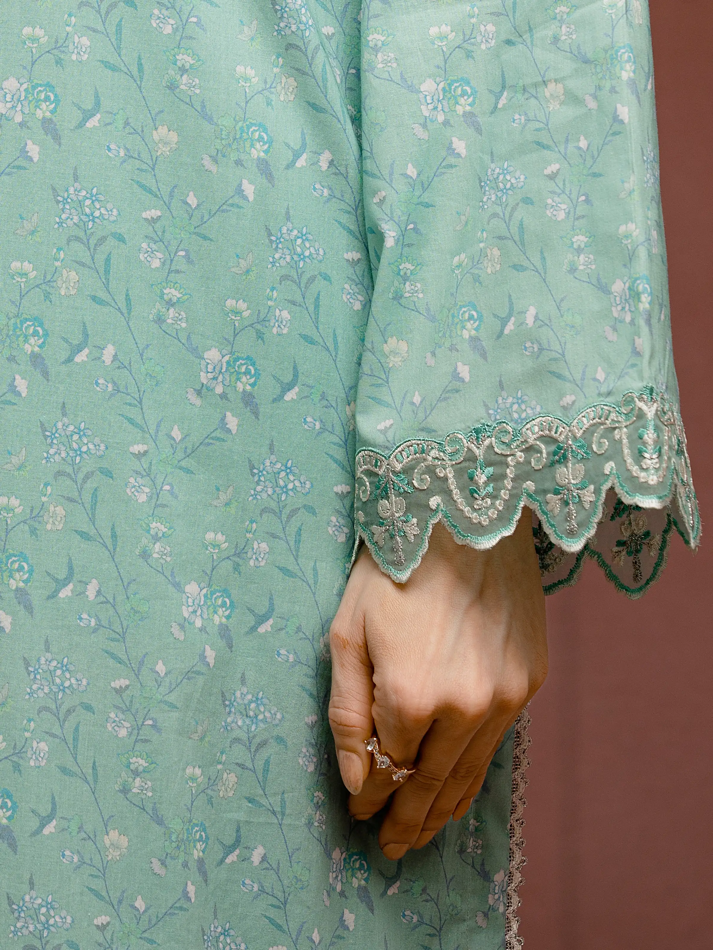 Unstitched Embroidered Cambric Suit - EWU5V2-31075-3P - Image 4