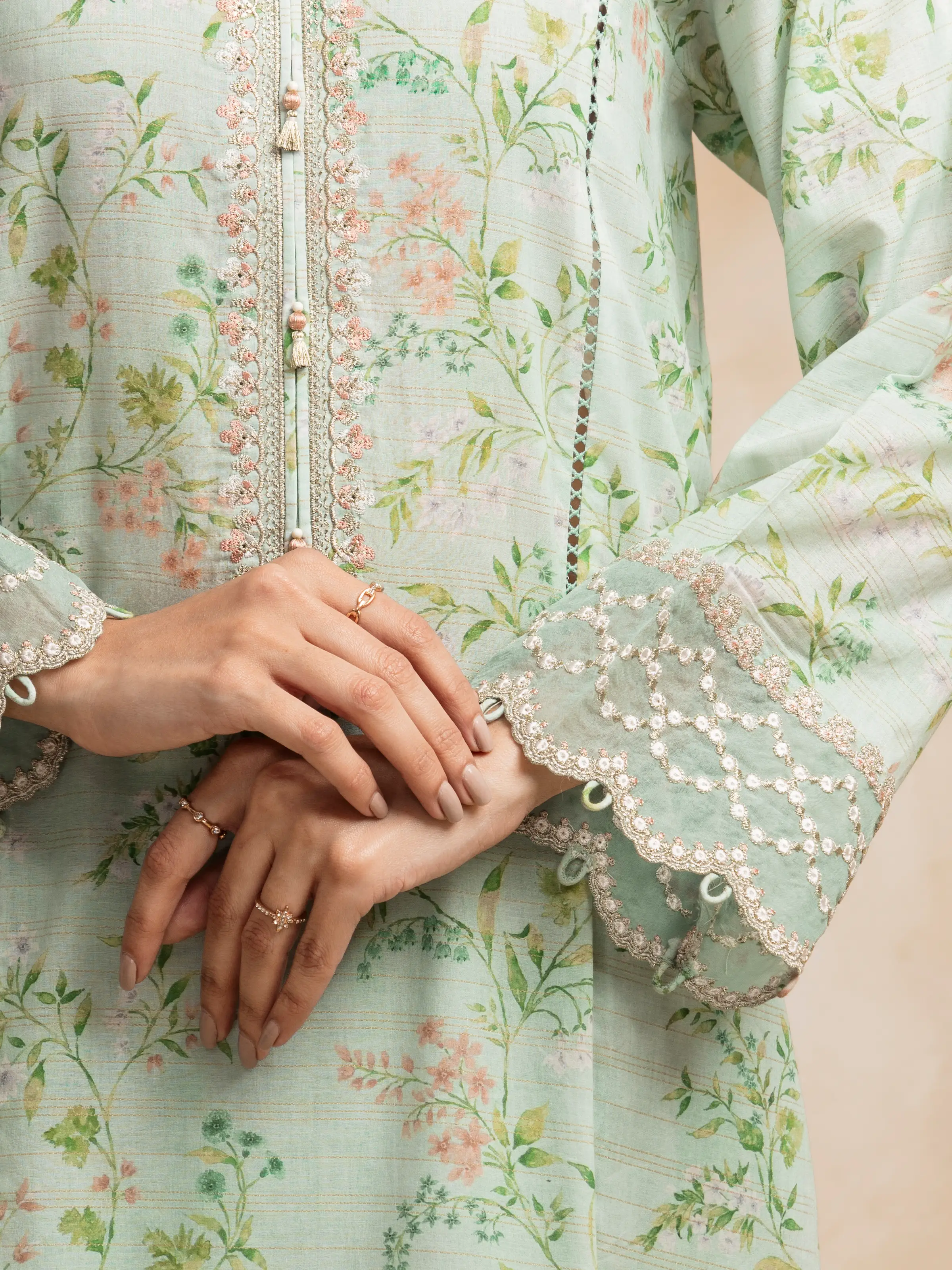 Unstitched Embroidered Lawn Suit - EWU5V1-31180-3P - Image 3