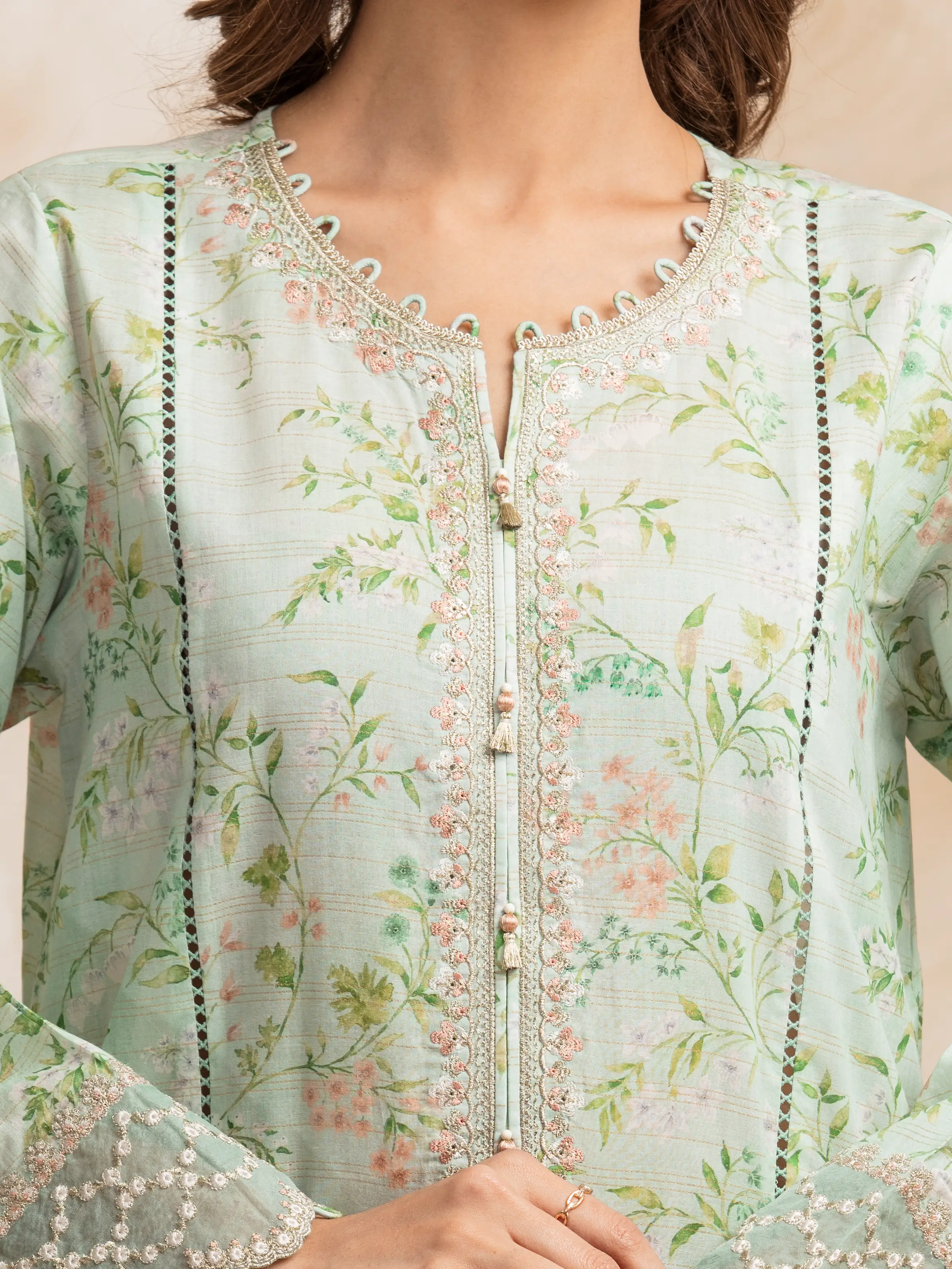 Unstitched Embroidered Lawn Suit - EWU5V1-31180-3P - Image 4