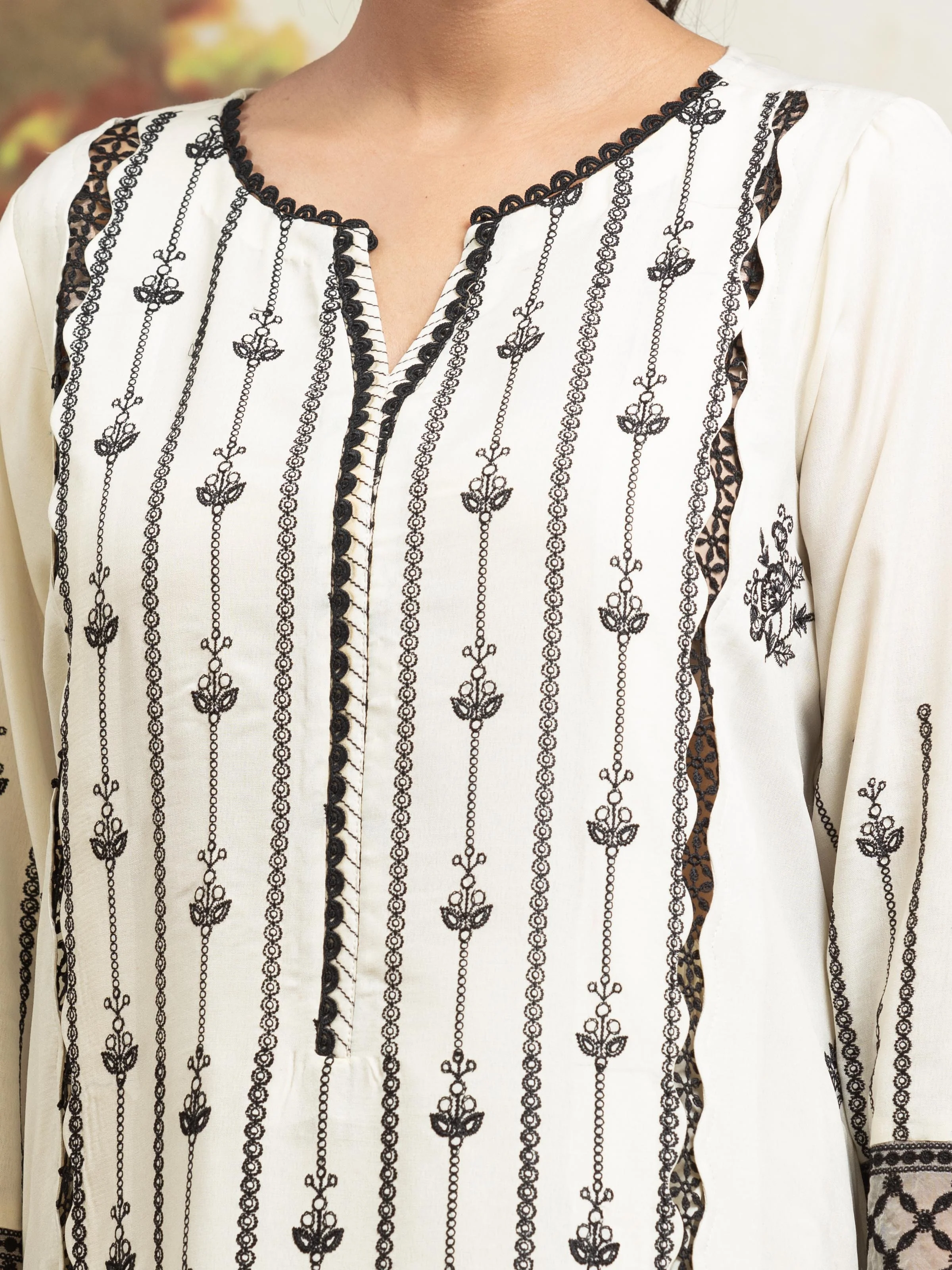 Unstitched Embroidered Khaddar Suit - EWU24V11-30304-3P - Image 3