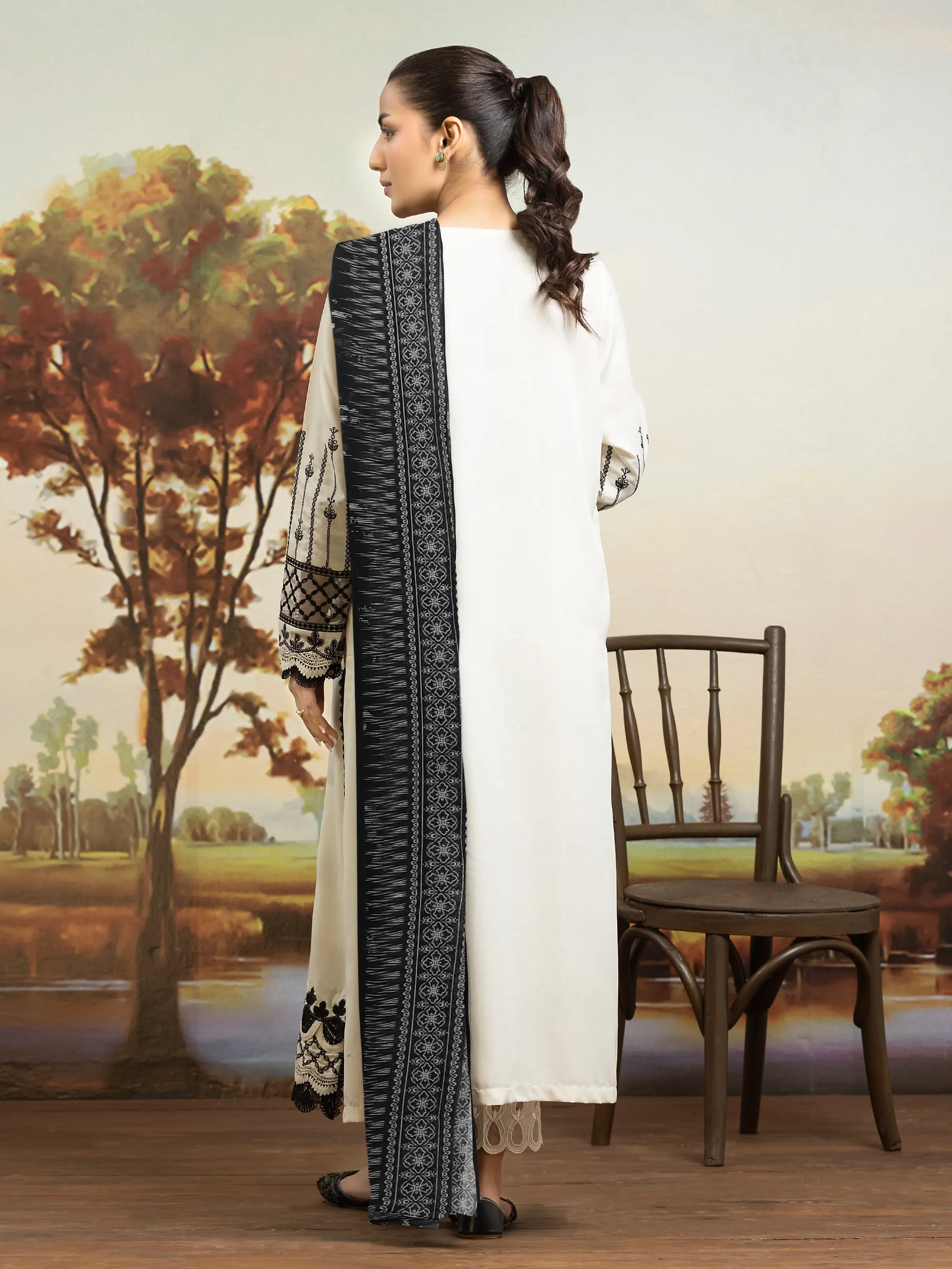 Unstitched Embroidered Khaddar Suit - EWU24V11-30304-3P - Image 5