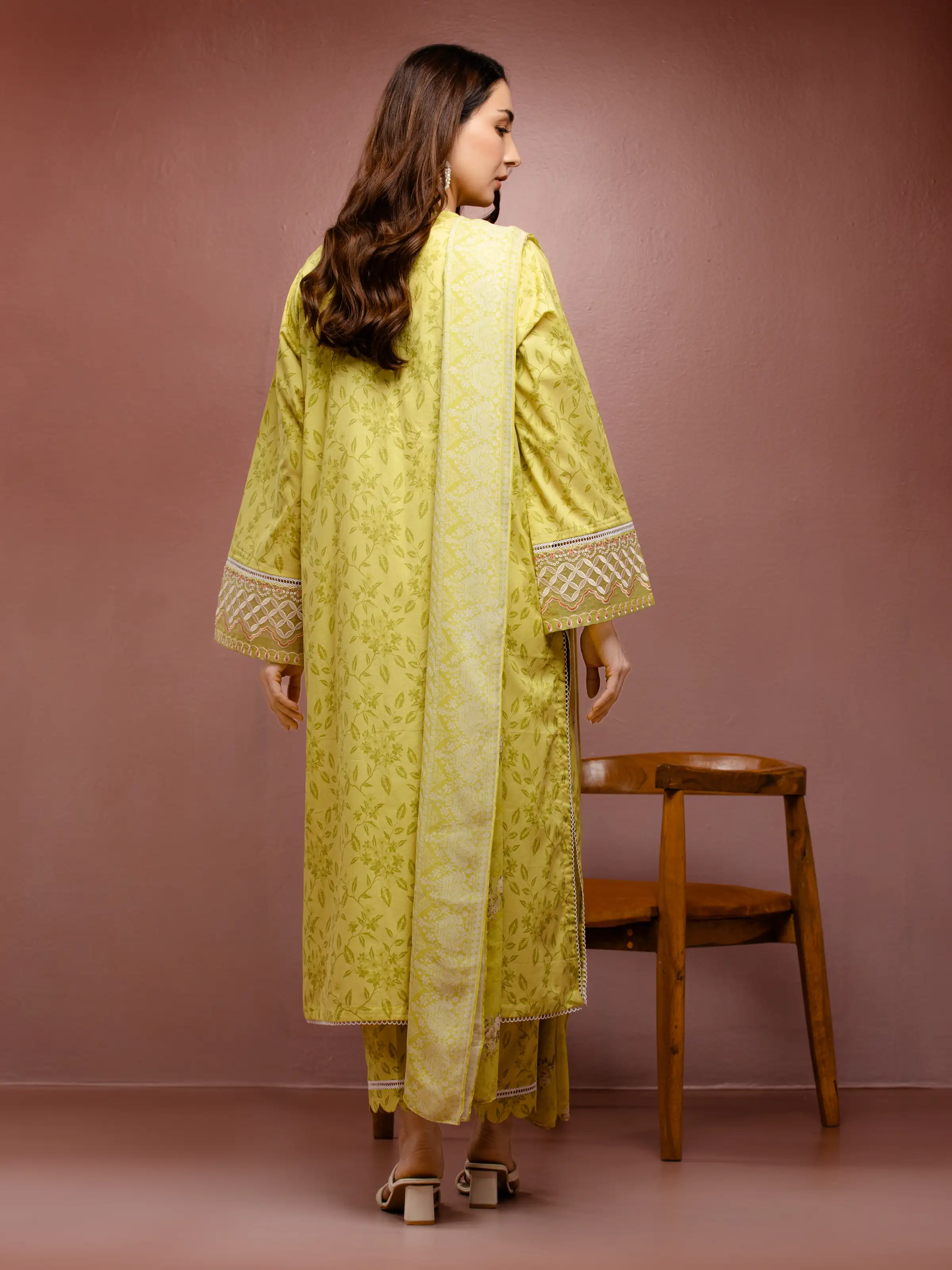 Unstitched Embroidered Cambric Suit - EWU5V2-31070-3P - Image 4