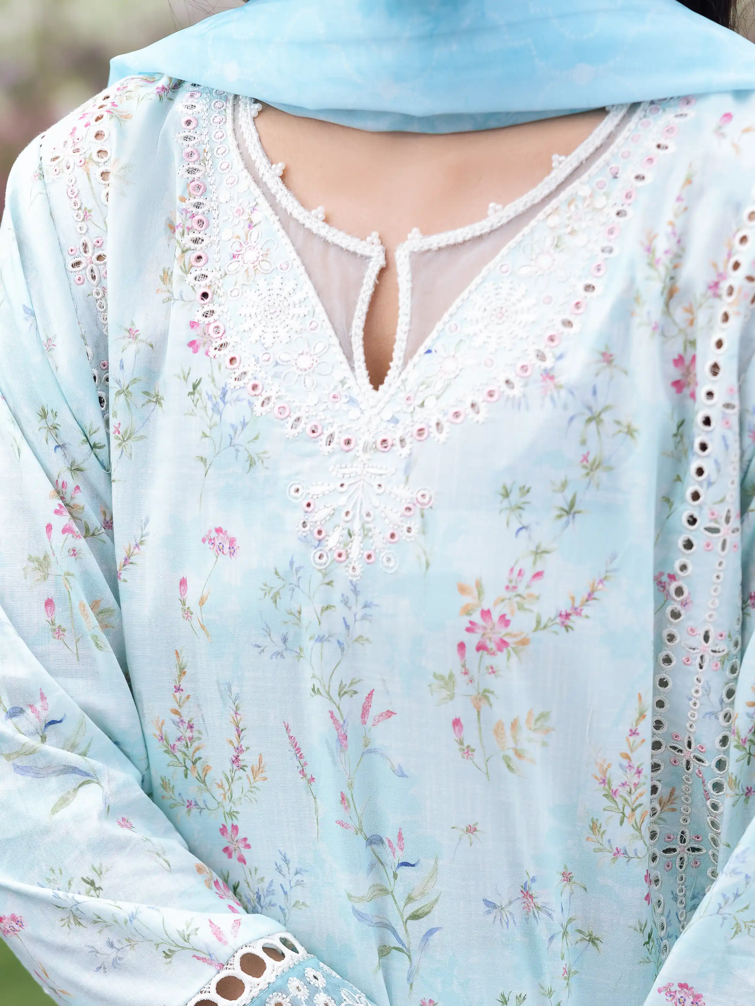 Unstitched Embroidered Lawn Suit - EWU5V1-31438-3P - Image 4