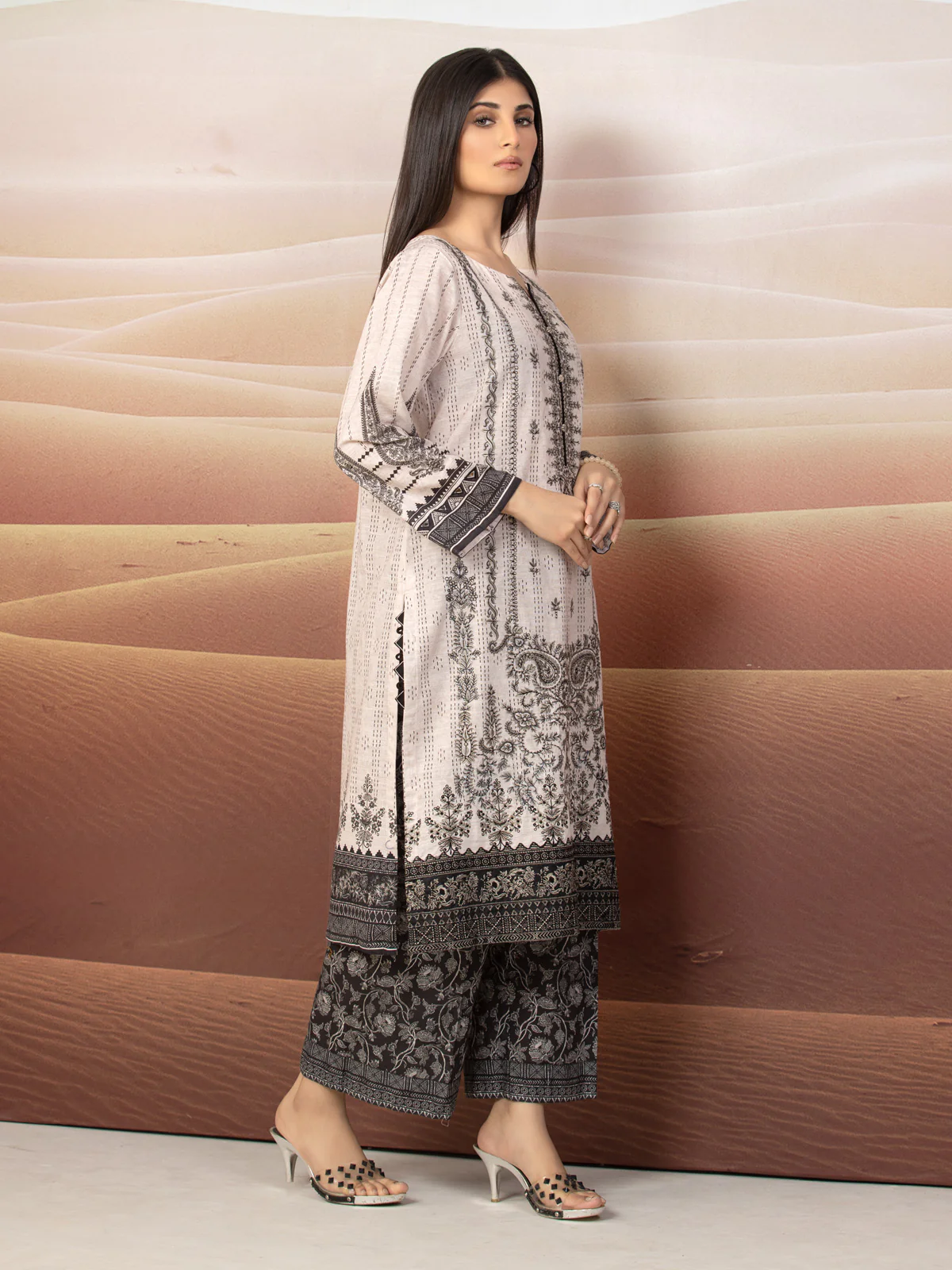 Unstitched Embroidered Khaddar Shirt - EWU22V11-25034S - Image 4