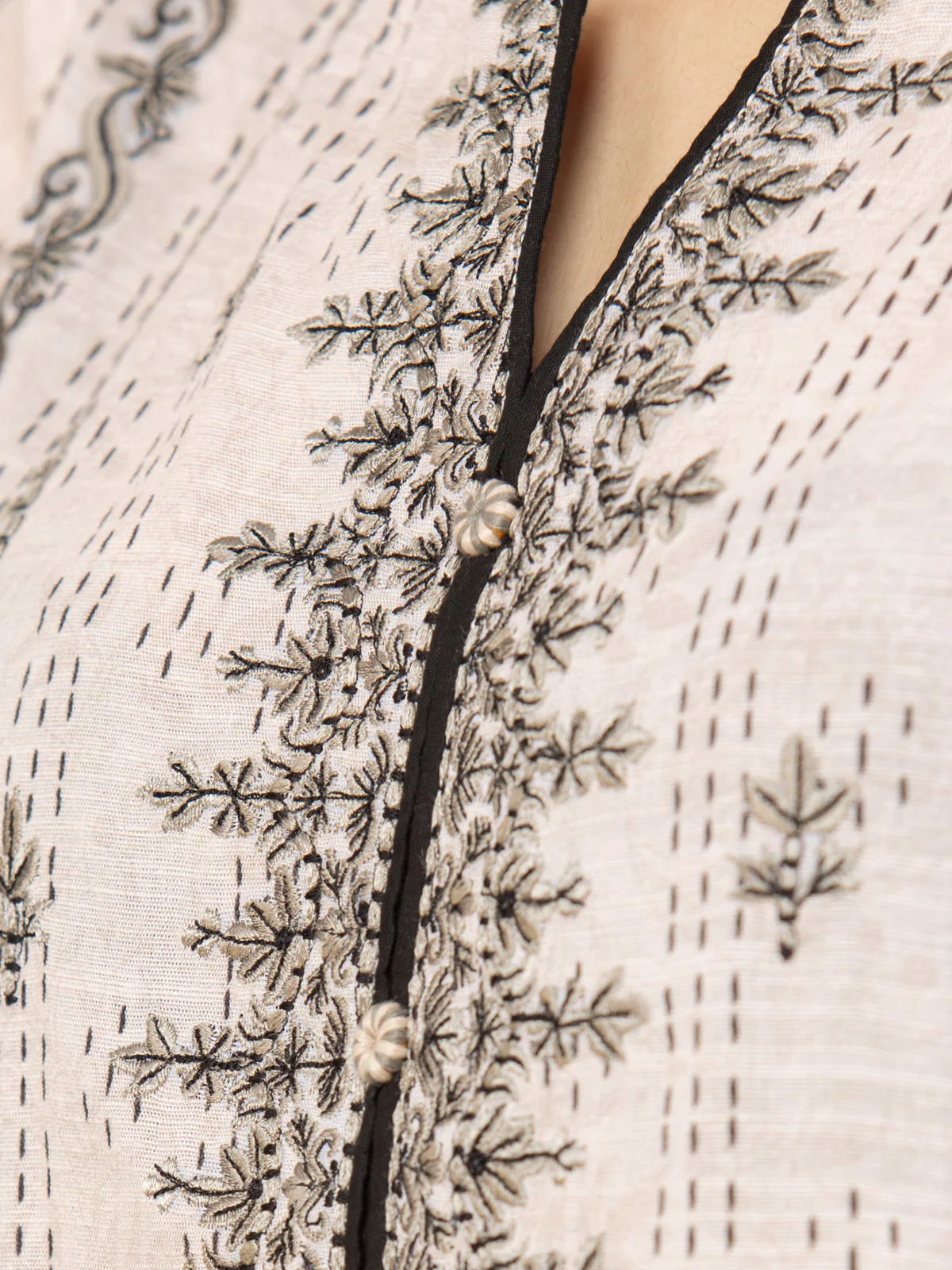 Unstitched Embroidered Khaddar Shirt - EWU22V11-25034S - Image 7